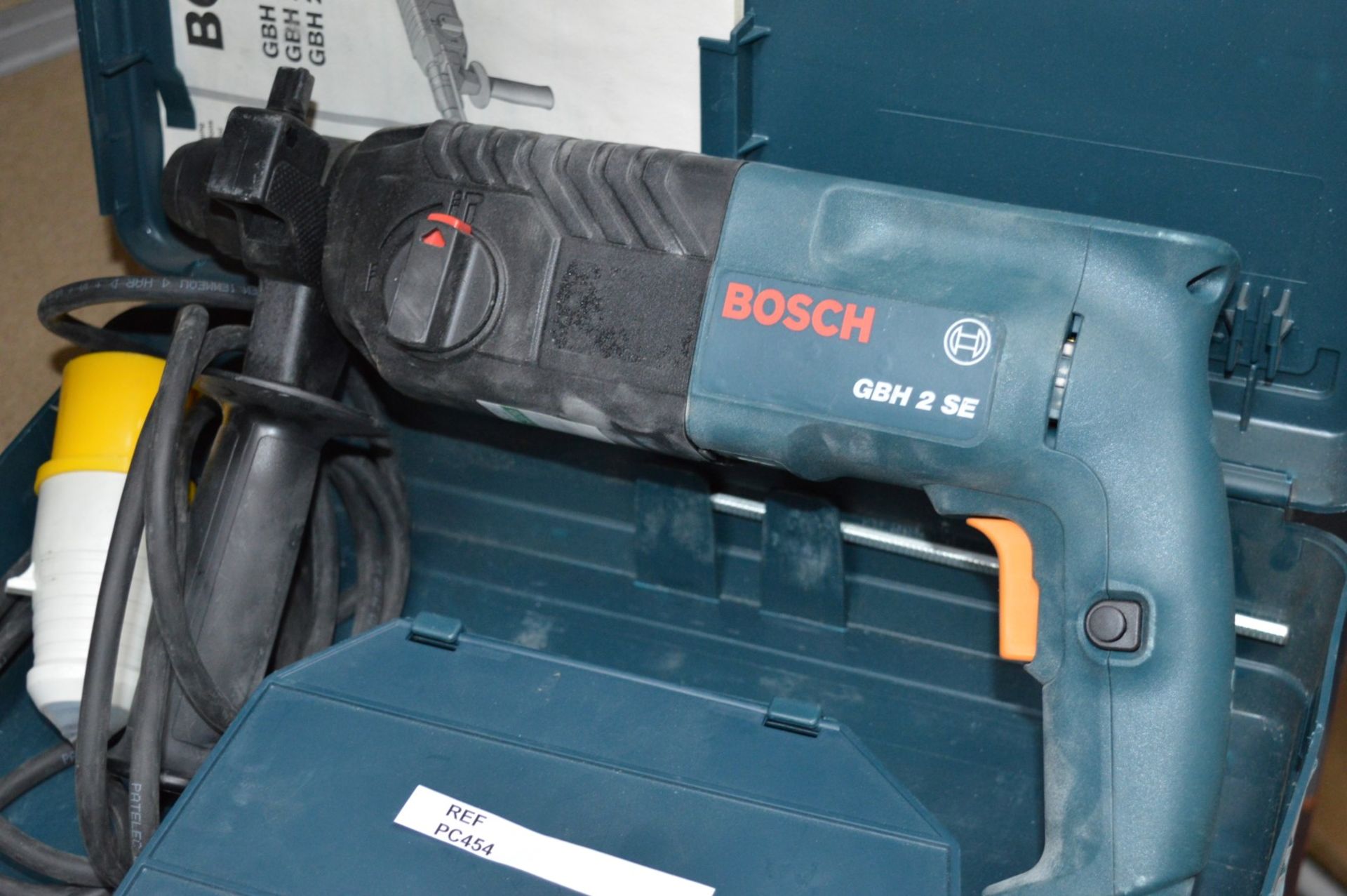 1 x Bosch Rotary Hammer Drill - 110v - Model GBH2SE - Includes Protective Case - Tested and - Image 3 of 4