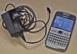 1 x Nokia E72 Mobile Phone Handset With Charger - Features Qwerty Keyboard, 600mhz CPU, 250mb