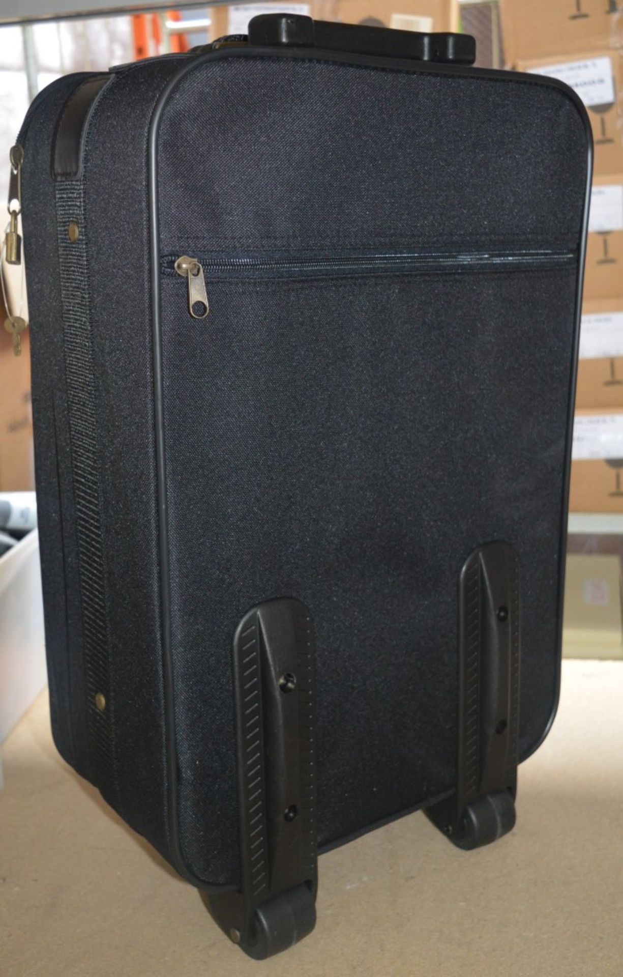 1 x Air 2000 Travel Case - With Pull Up Handle and Wheels - Size H54 x W34 x D17 cms - CL008 - Ref - Image 3 of 3