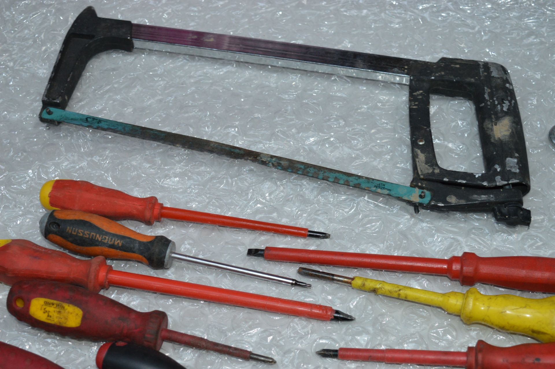 68 x Various Hand Tools Iincluding Screwdrivers, Saws, Allen Keys, Plyers and More - Please See - Image 6 of 9