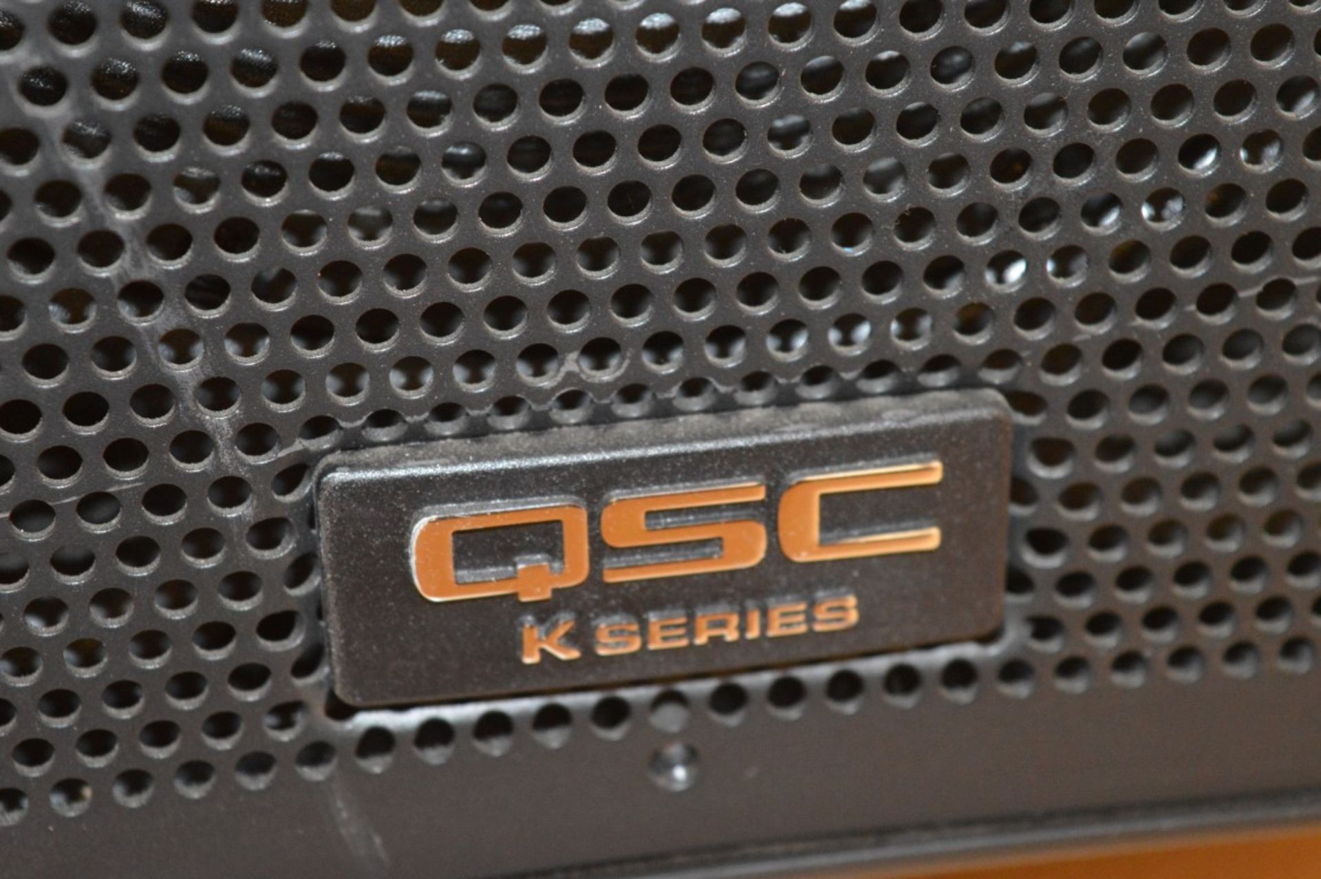 2 x QSC K8 1000w Lightweight Portable Powered Speakers With Legendary QSC Amplifier Power and - Image 4 of 7