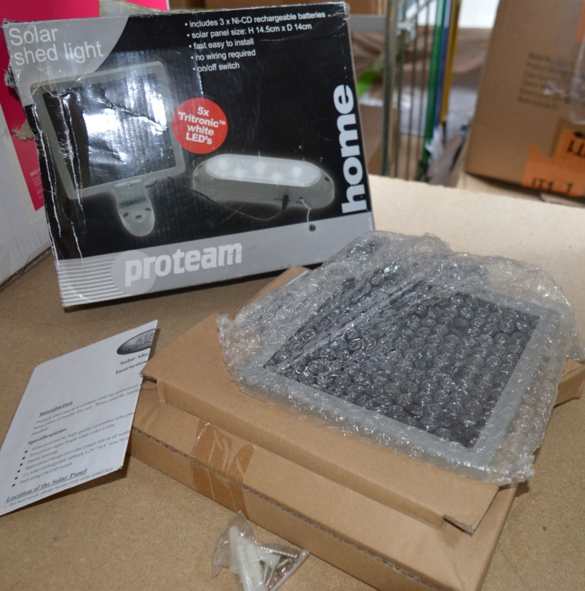 Assorted Collection of Solar Pawered Garden Lights - Includes Proteam Shed Light, Pair of Hanging - Image 10 of 16