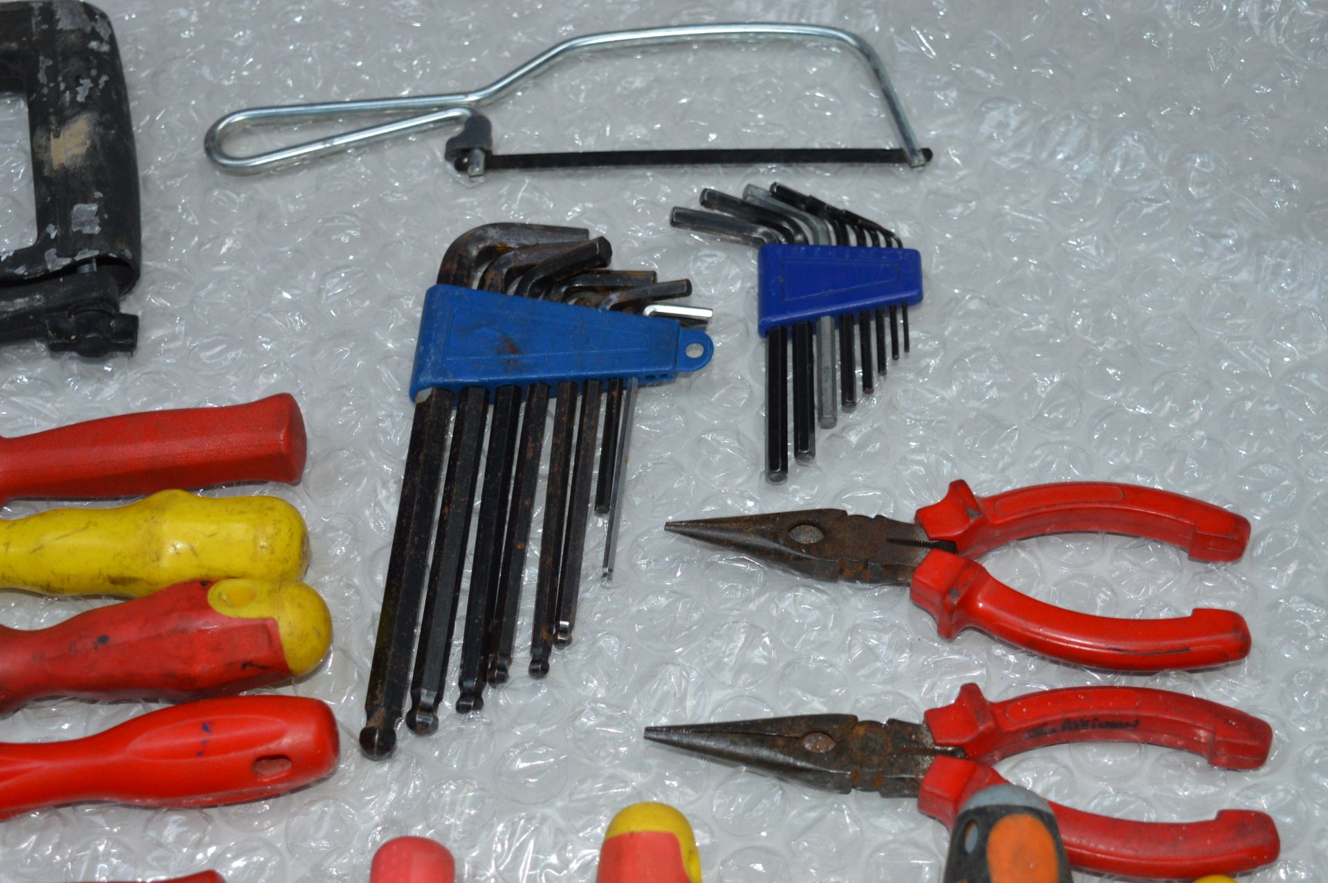 68 x Various Hand Tools Iincluding Screwdrivers, Saws, Allen Keys, Plyers and More - Please See - Image 5 of 9