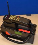 1 x Motorola 4500X Transportable Mobile Phone - c1986 - Includes Carry Case, Arial, Battery, Mains