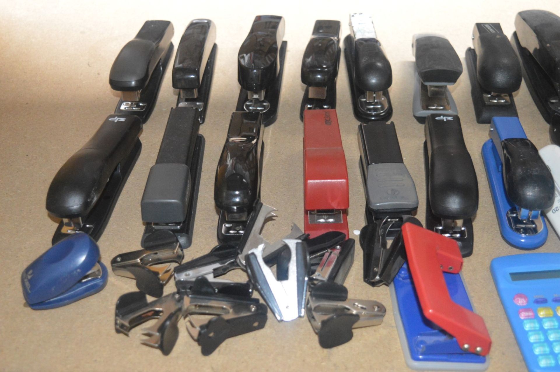 Approx 40 x Various Pieces of Office Stationary - Includes Staplers, Calculators, Hole Punches and - Image 2 of 5