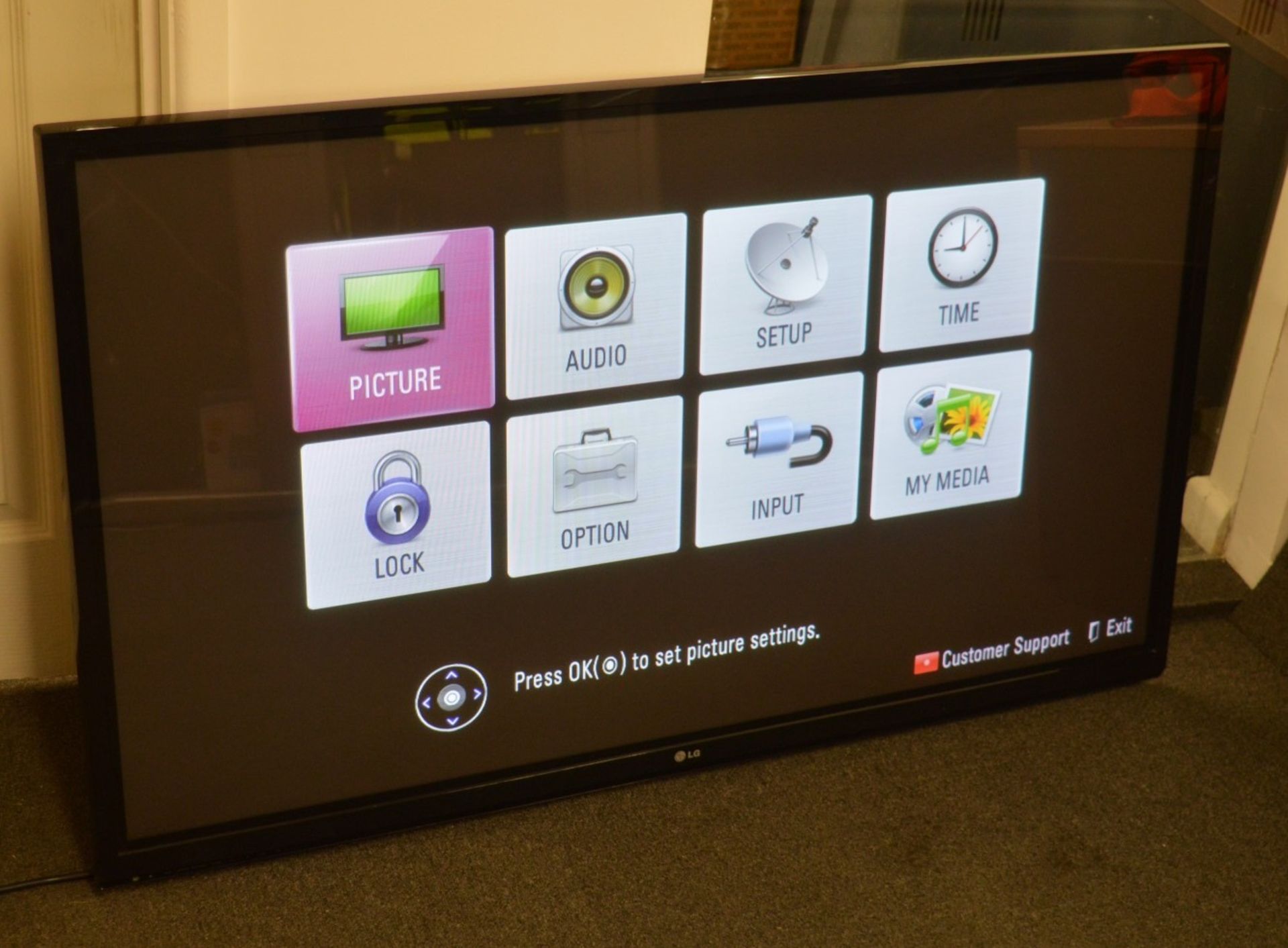 1 x LG 50PA4500 50-inch HD Ready Plasma TV with Freeview and 2 HDMI Ports - CL150 - Working As - Image 3 of 5