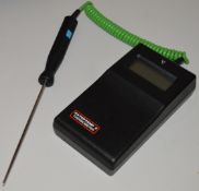 1 x CaterTemp 2 Hand Held Digital Thermometer - With Carry Case - Designed For The Catering and Food