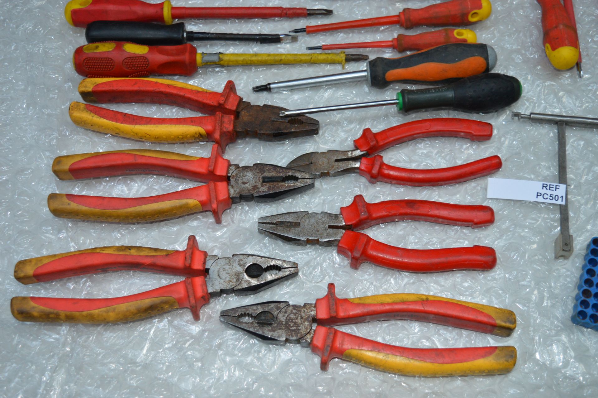 68 x Various Hand Tools Iincluding Screwdrivers, Saws, Allen Keys, Plyers and More - Please See - Image 9 of 9