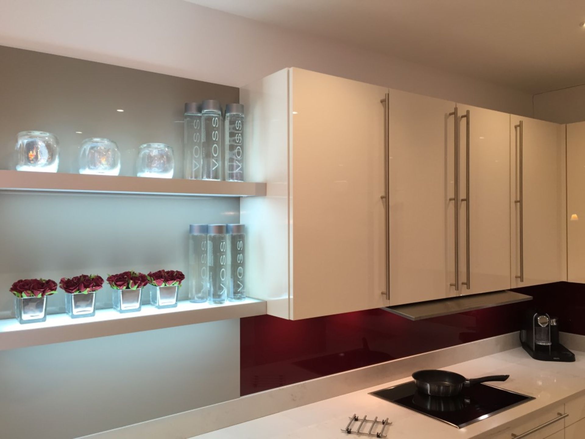 1 x Stunning Siematic Showroom Kitchen In A High Gloss Finish - Featuring Miele Appliances And - Image 7 of 28