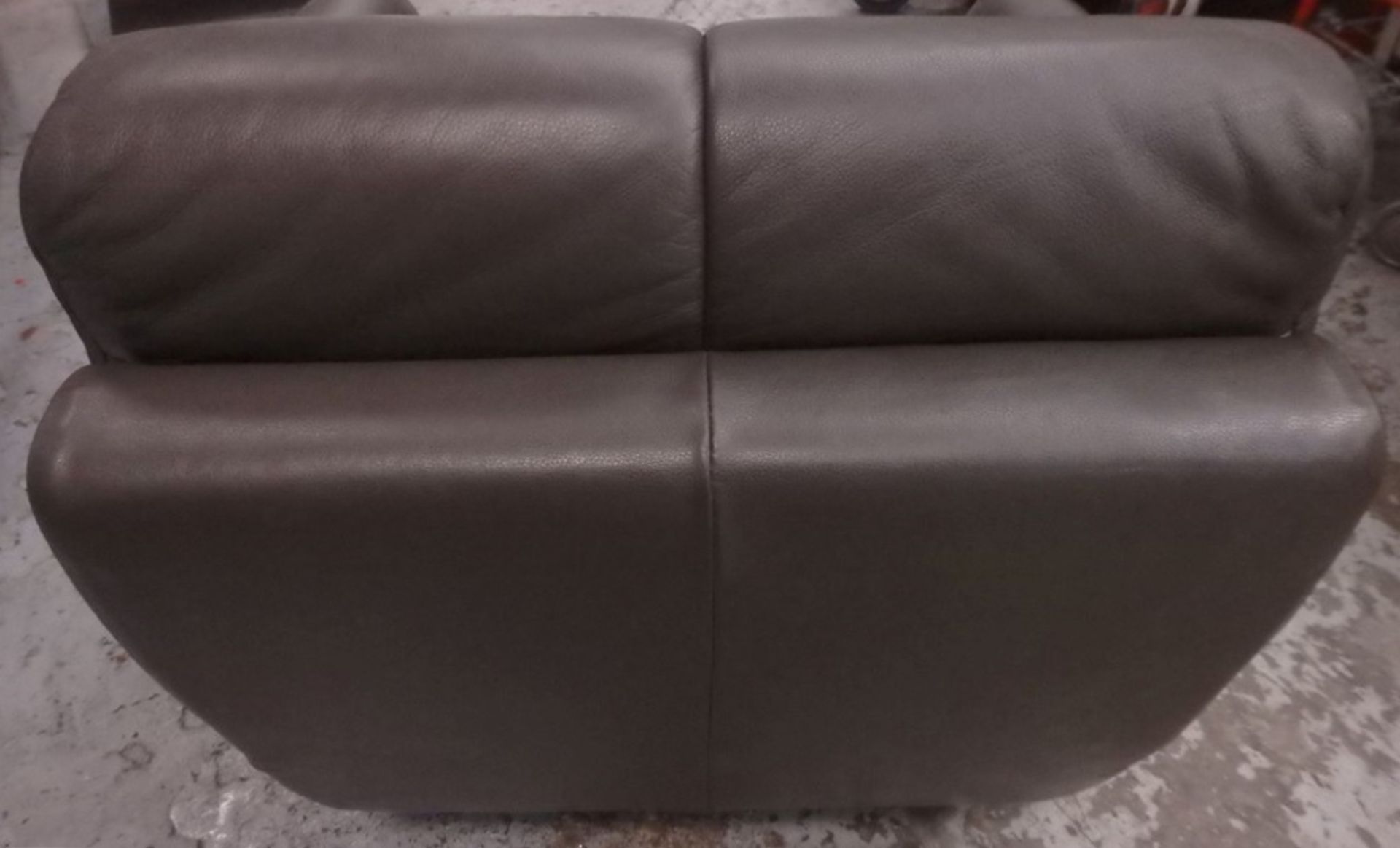 1 x Grey Leather Chair - Features A Fetching Fendi-style Design - L90xD100x80cm - CL050 - Ref: - Image 4 of 5