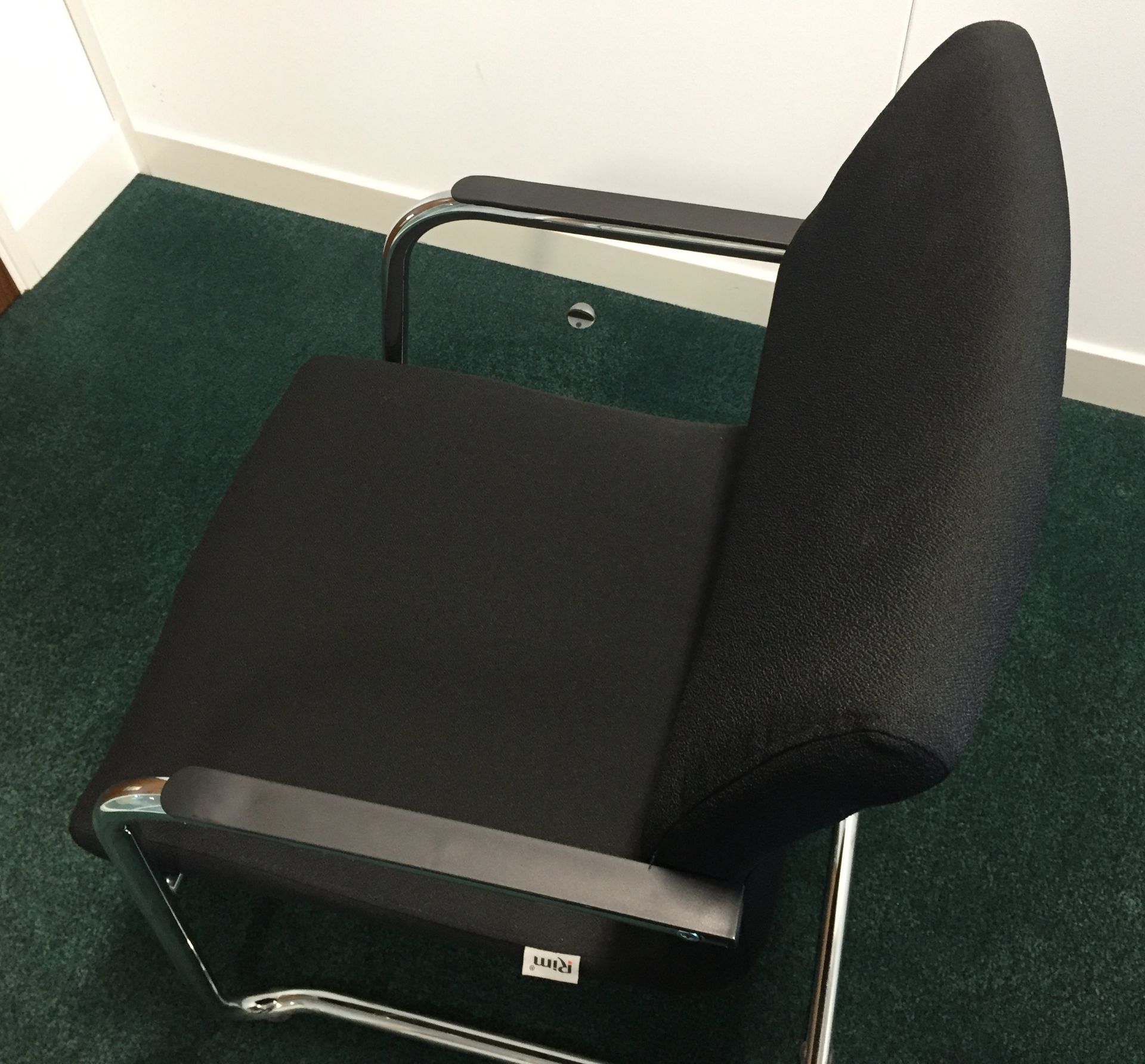 1 x Designer RIM Office Chair - Suitable For Desk Use, Meeting Tables or Conference Rooms - Features - Image 4 of 6