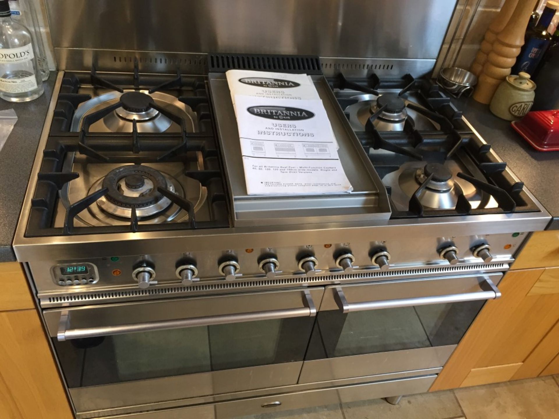1 x Britannia Classic Range Cooker With Britannia Extractor Hood - Excellent Working Condition - Image 3 of 11