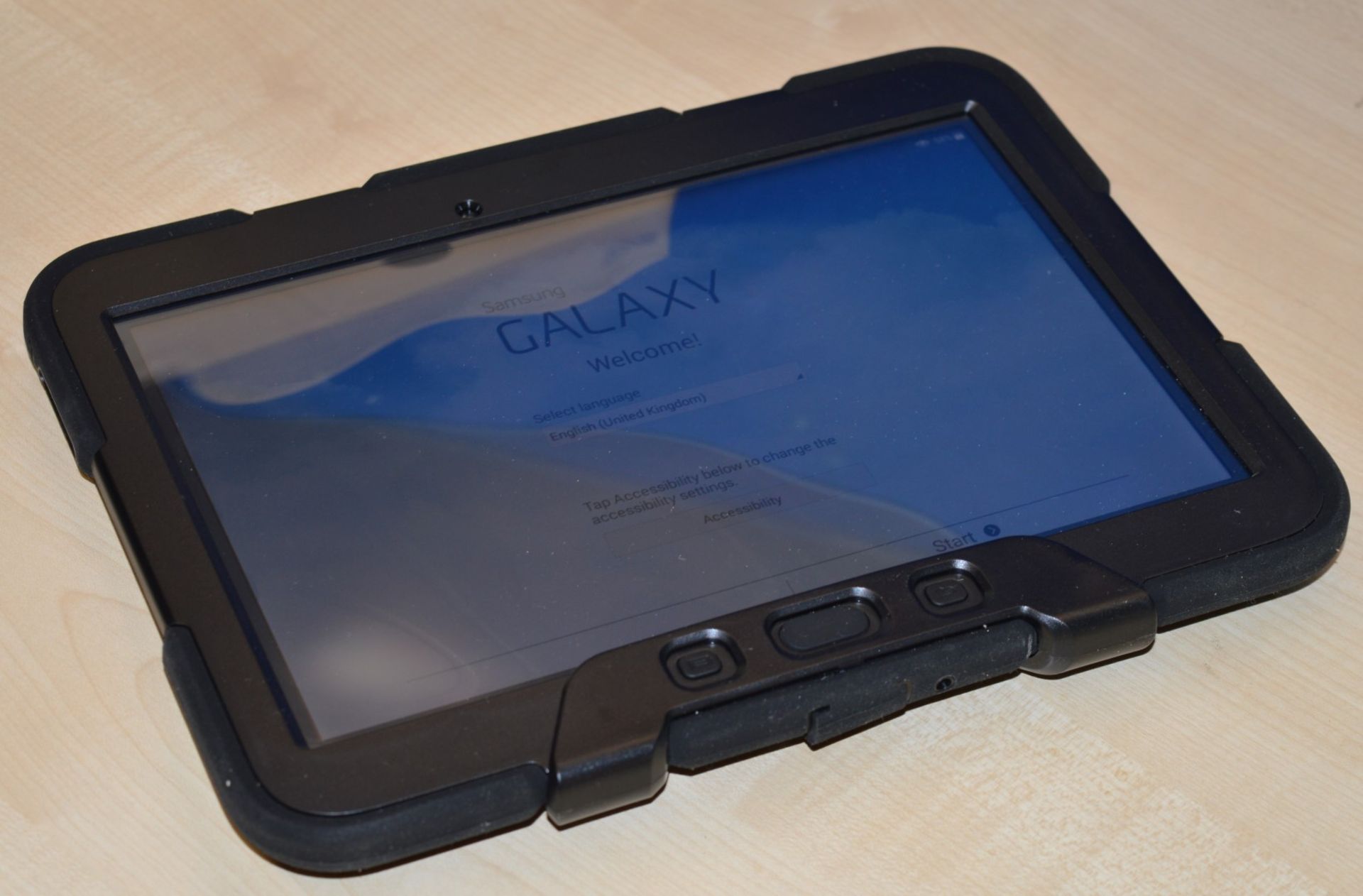 1 x Samsung Galaxy Tab 4 - Model SM-T530 - Features 10.1 Inch LCD Screen, 1.2ghz 1.5gb Ram, 16gb Rom - Image 3 of 3