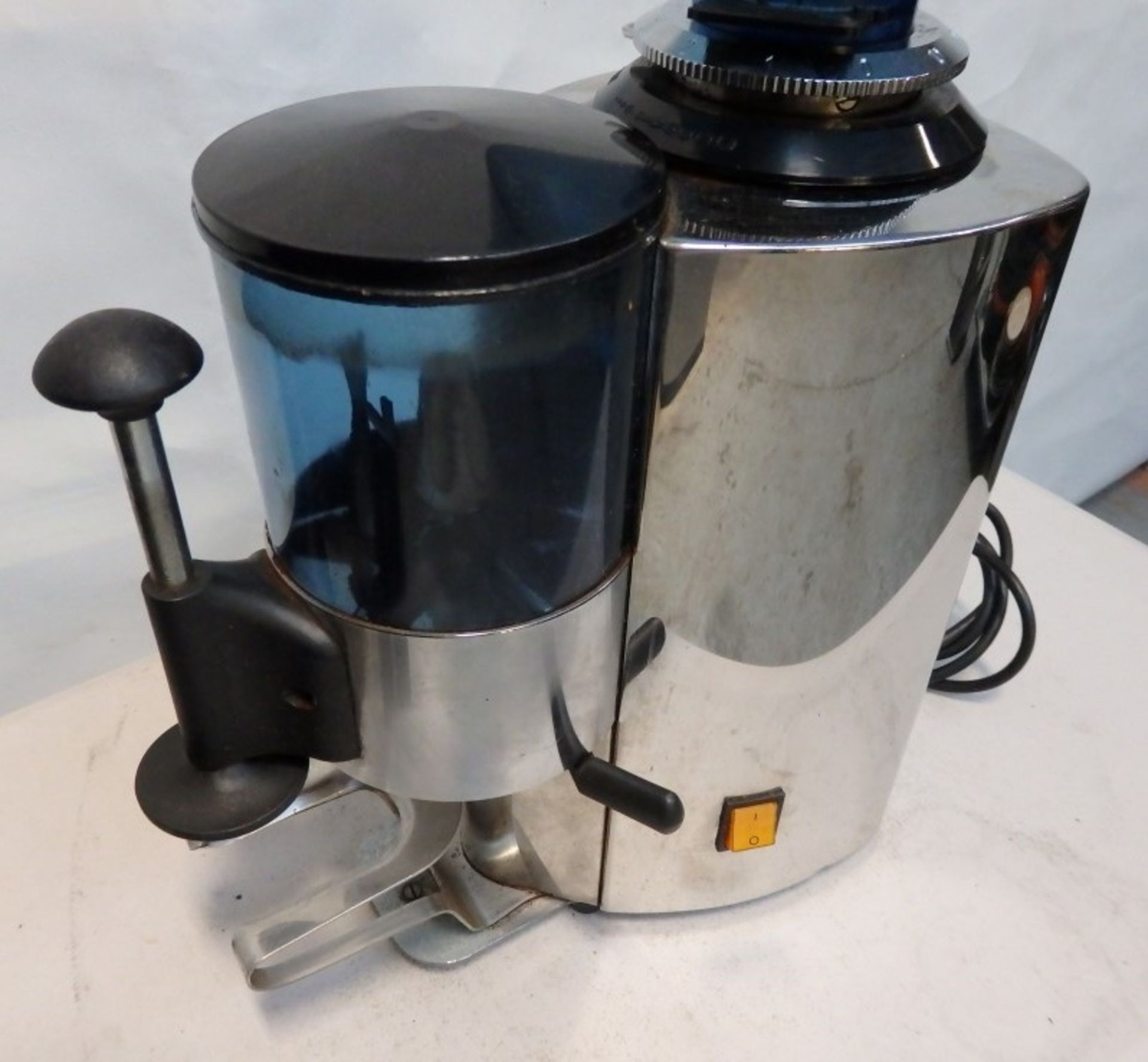 1 x Bezzera Commercial Coffee Grinder (Model BB003) - Stainless Steel AISI 304 Body - Capacity: - Image 4 of 8