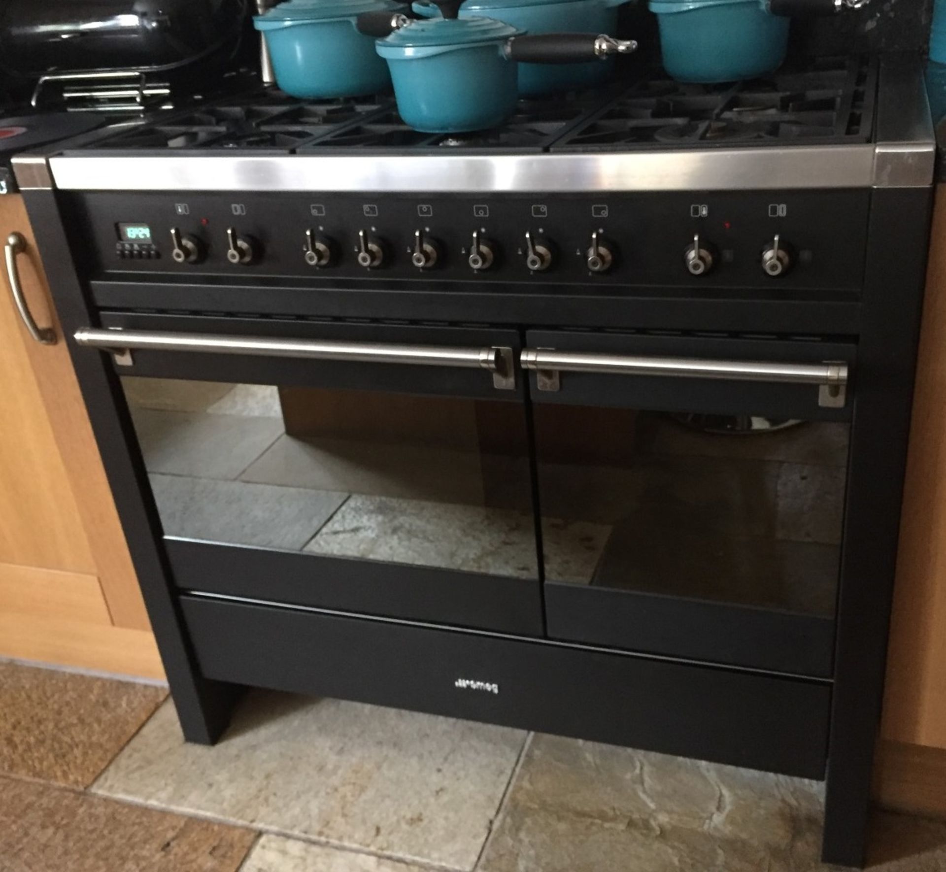 1 x Smeg 6 Burner Range Cooker - Type 2DA - Includes Smeg Extractor Hood - Excellent Condition -