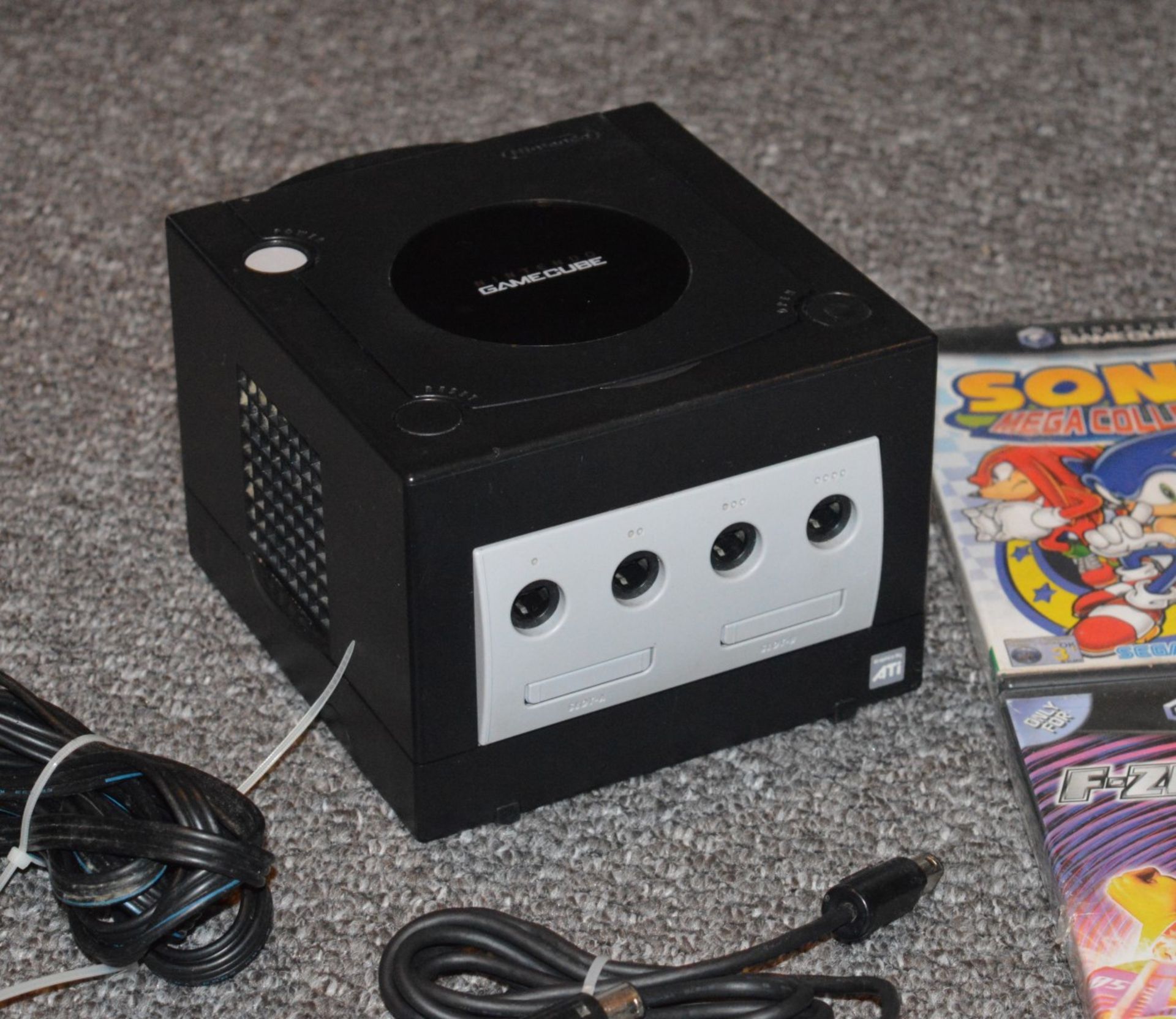 1 x Nintendo Gamecube Games Console With 2 Controllers, Power Adaptor, AV Lead, Instructions and 4 - Image 3 of 4