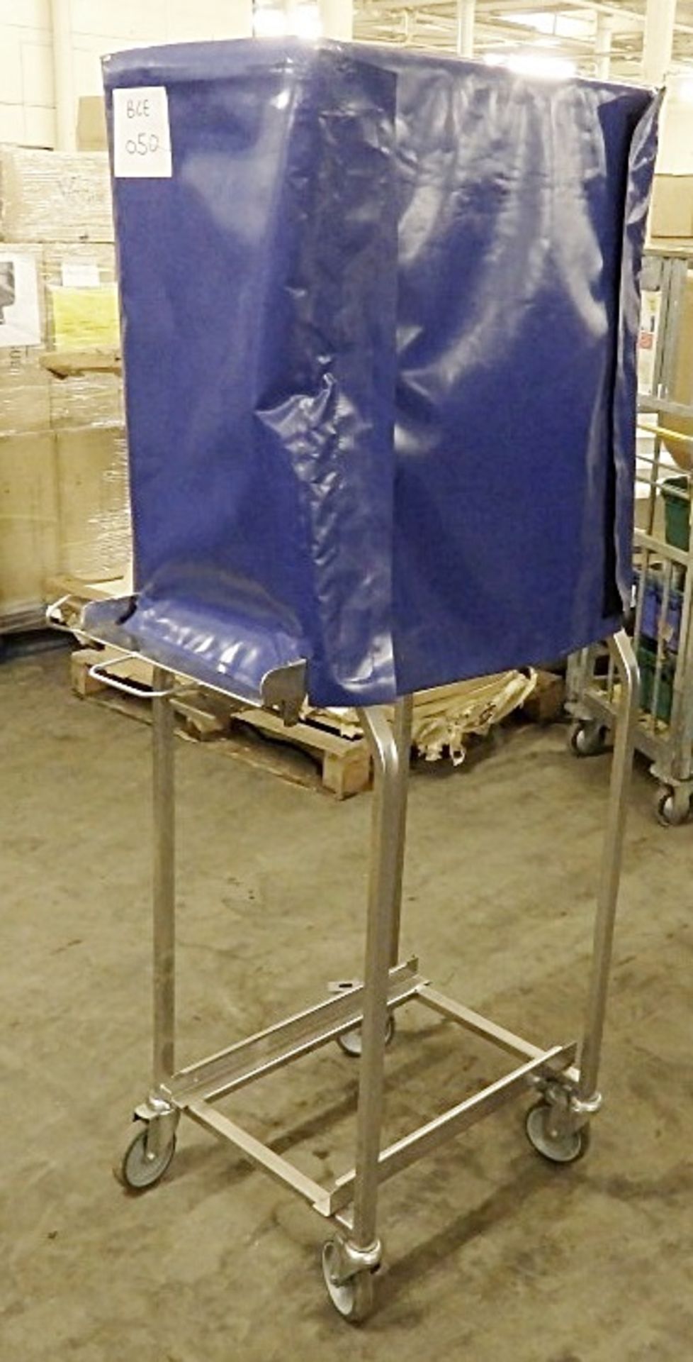 1 x Stainless Steel Plate Rack / Trolley With Thermal Cover -  Only Used Once Before - 31 Plate - Image 6 of 7