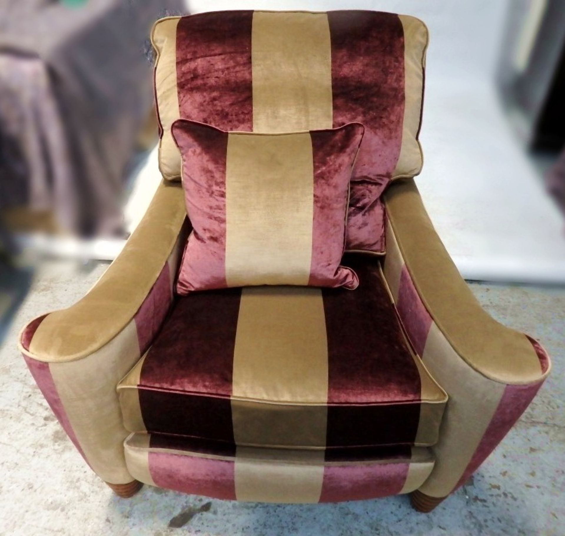 1 x Duresta Premium Designer Striped Chair - CL050 - Ref: JMH011 - W96 x D106 x H96 - Location: