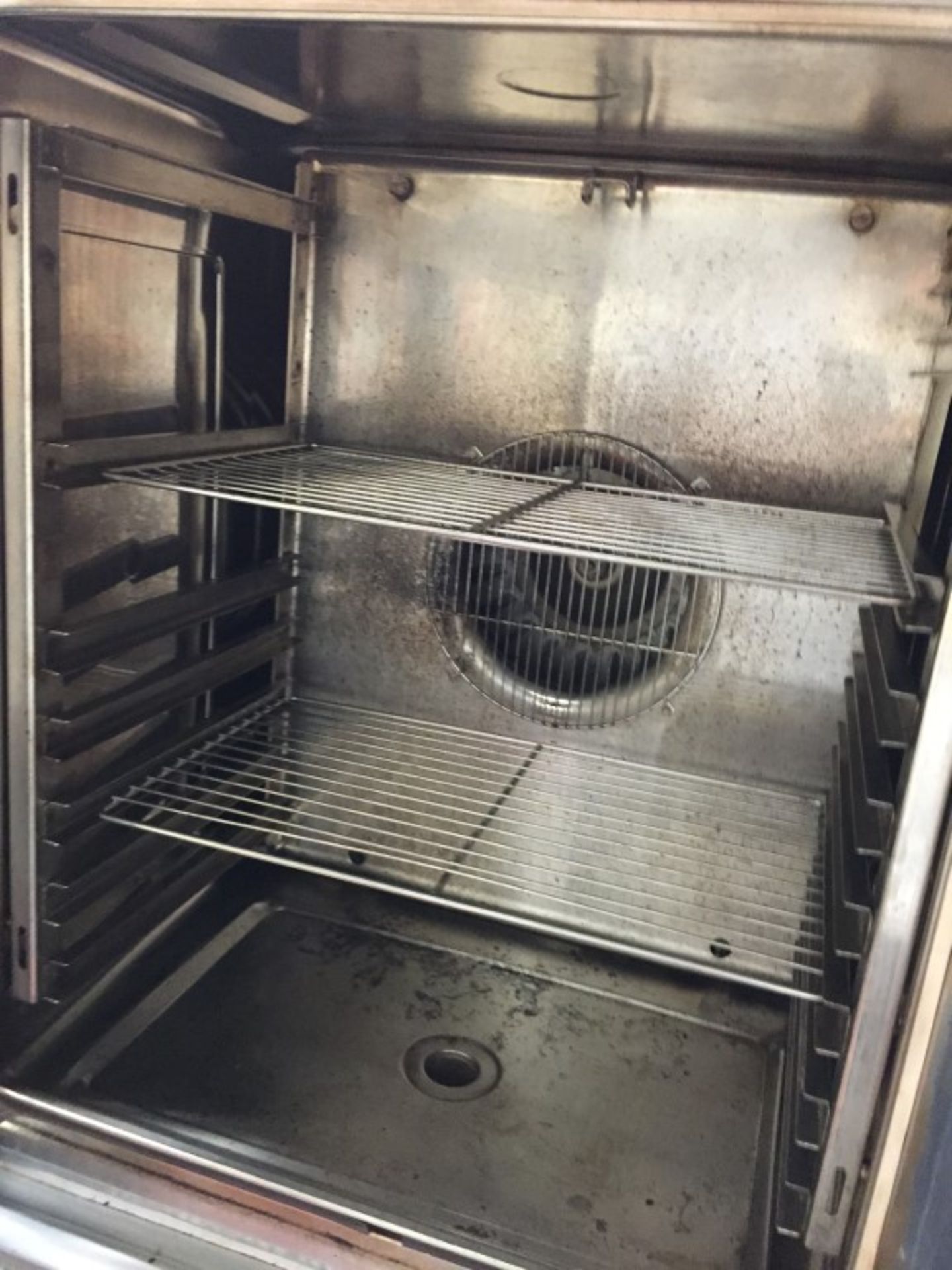 1 x Lainox LX Type MG110M Combination Oven with Pan Capacity - Dimensions: 90cm x 90cm x height - Image 3 of 11