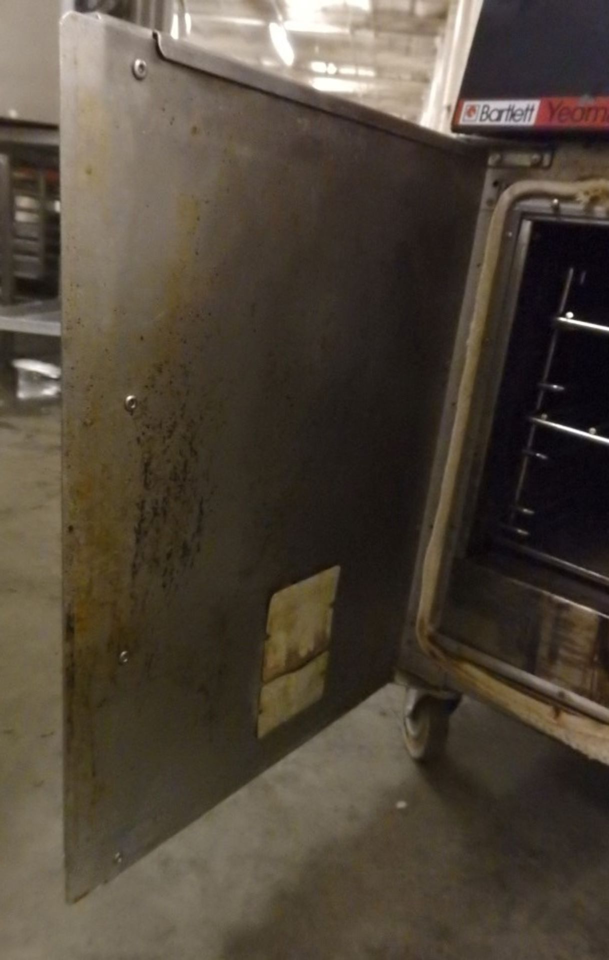 1 x Commercial "Bartlett Yeoman" Convection Gas Oven (Model E37G900) - Dimensions: W x D x Hcm - - Image 9 of 11