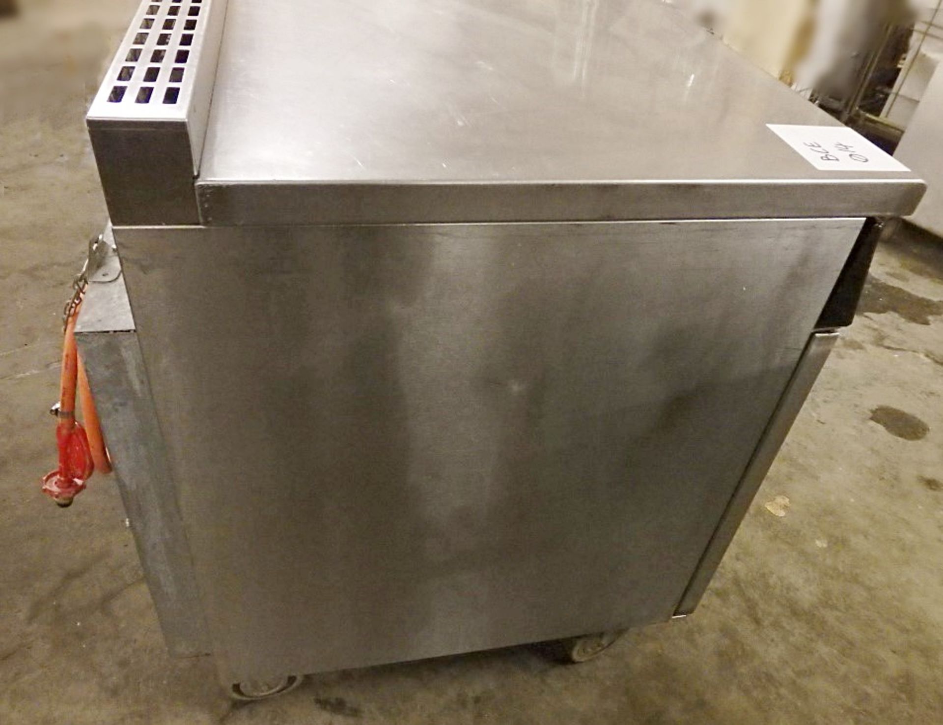 1 x Commercial "Bartlett Yeoman" Convection Gas Oven (Model E37G900) - Dimensions: W x D x Hcm - - Image 8 of 11