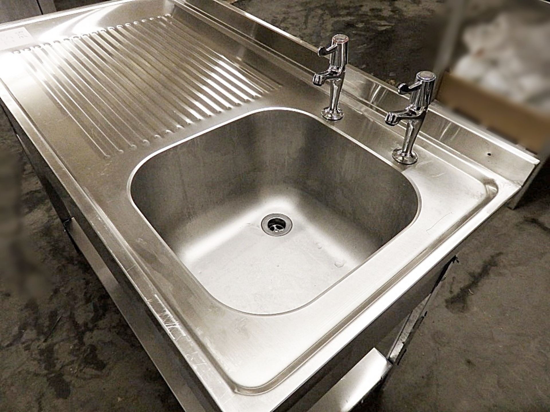 1 x Freestanding Commercial Stainless Steel Sink Unit - Dimensions: W120 x D60 x H92cm - Ref: BCE052 - Image 7 of 8