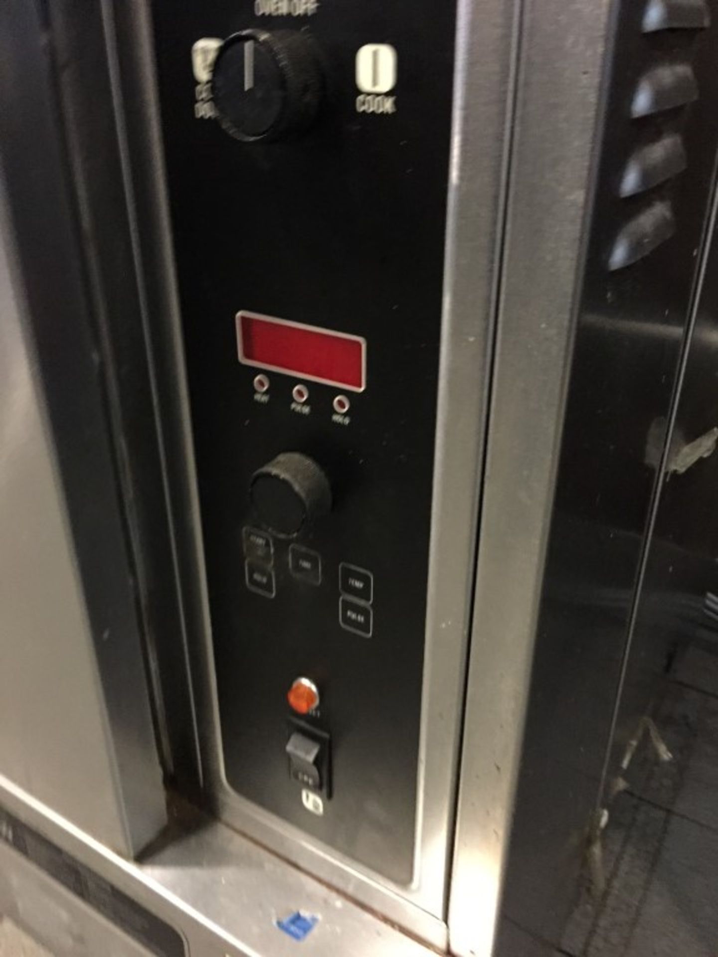 1 x Blodgett Convection Oven - Model DFG50 - Features Duel Flow, Half Size, Single Deck, Solid State - Image 5 of 7