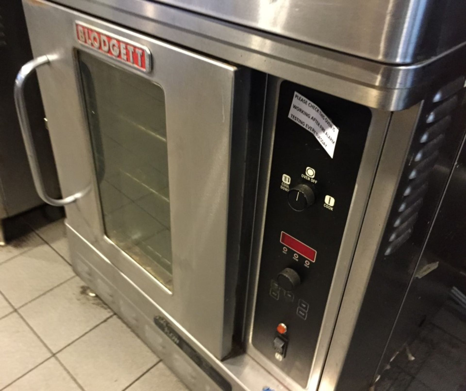 1 x Blodgett Convection Oven - Model DFG50 - Features Duel Flow, Half Size, Single Deck, Solid State - Image 4 of 7