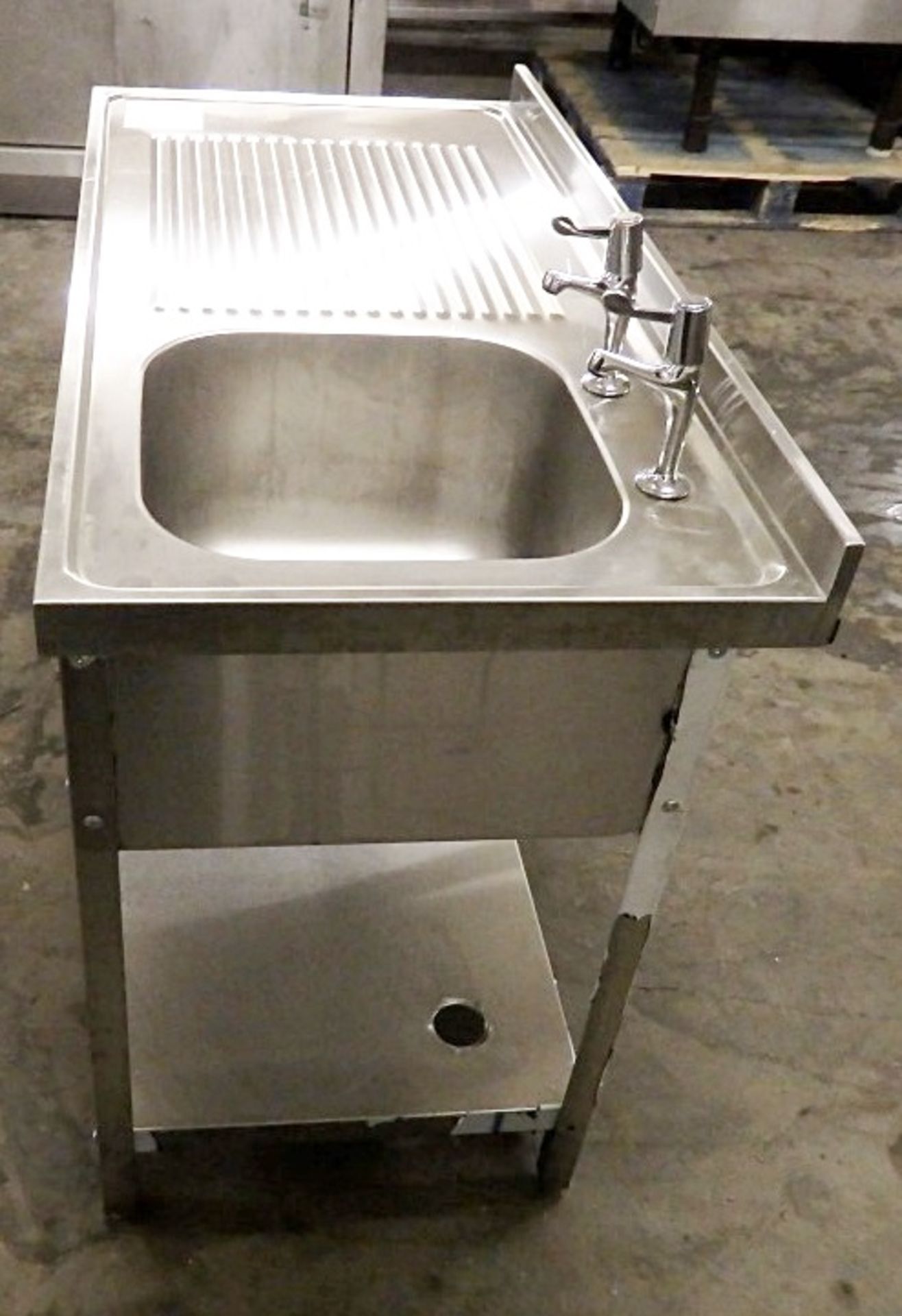 1 x Freestanding Commercial Stainless Steel Sink Unit - Dimensions: W120 x D60 x H92cm - Ref: BCE052 - Image 8 of 8