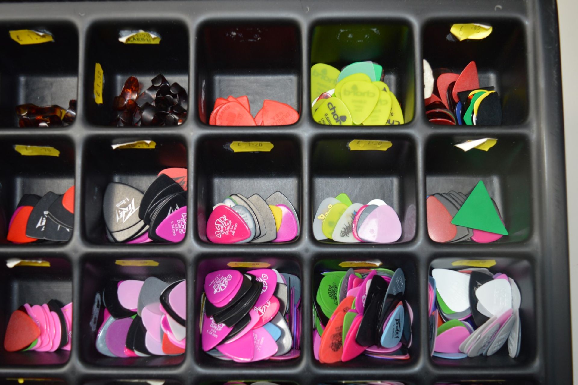 1 x Jim Dunlop USA Guitar Pick Retail Display Case - Features 30 Bins Full of Various Guitar Picks - - Image 8 of 11