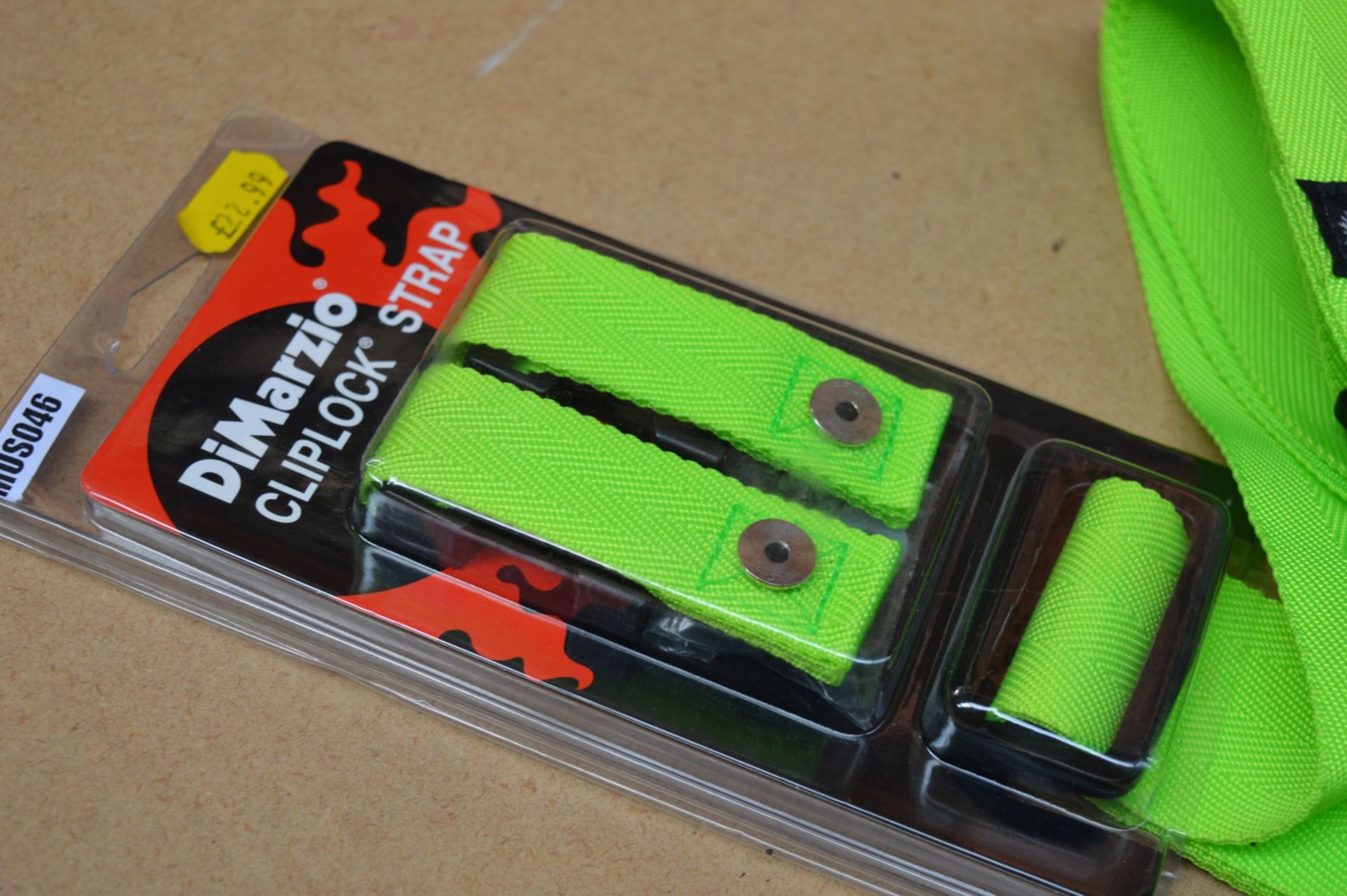 1 x DiMarzio Cliplock Guitar Strap in Neon Grean - Product Code DD2200GN - Premium Guitar Strap - Image 3 of 5