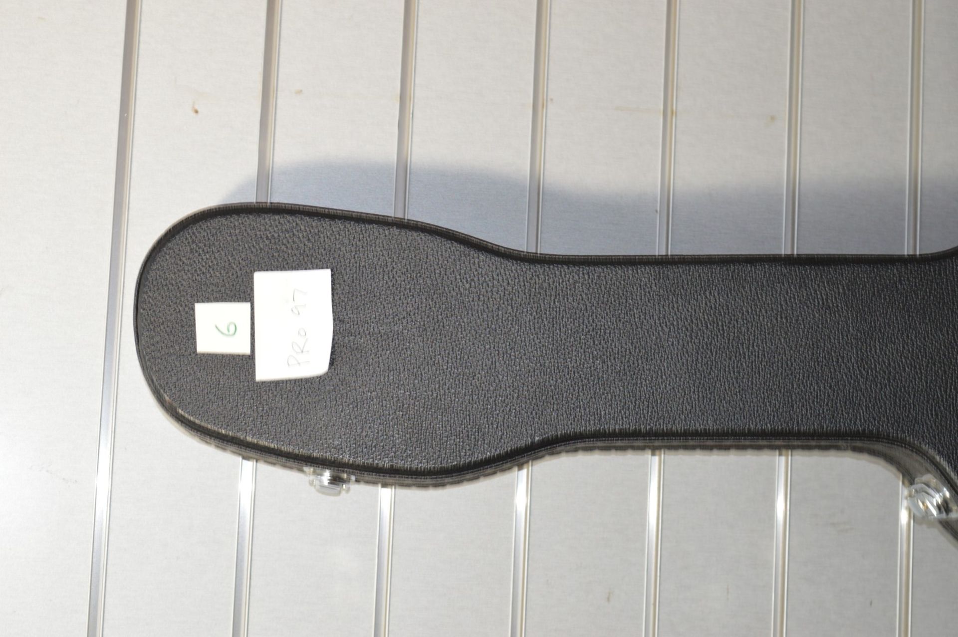 1 x Stagg Basic Electric Hardshell Shaped Guitar Case - CL020 - Ref Pro97 - Location: Altrincham - Image 3 of 8