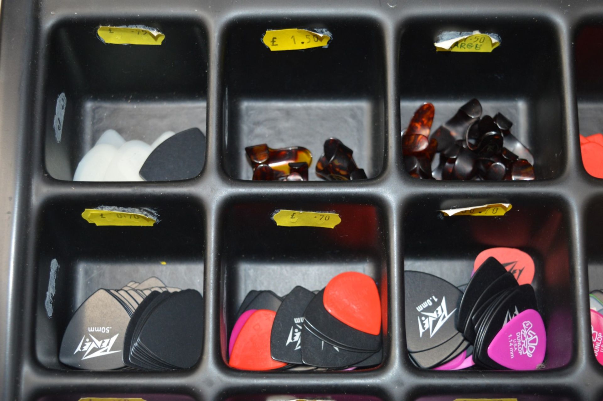 1 x Jim Dunlop USA Guitar Pick Retail Display Case - Features 30 Bins Full of Various Guitar Picks - - Image 5 of 11