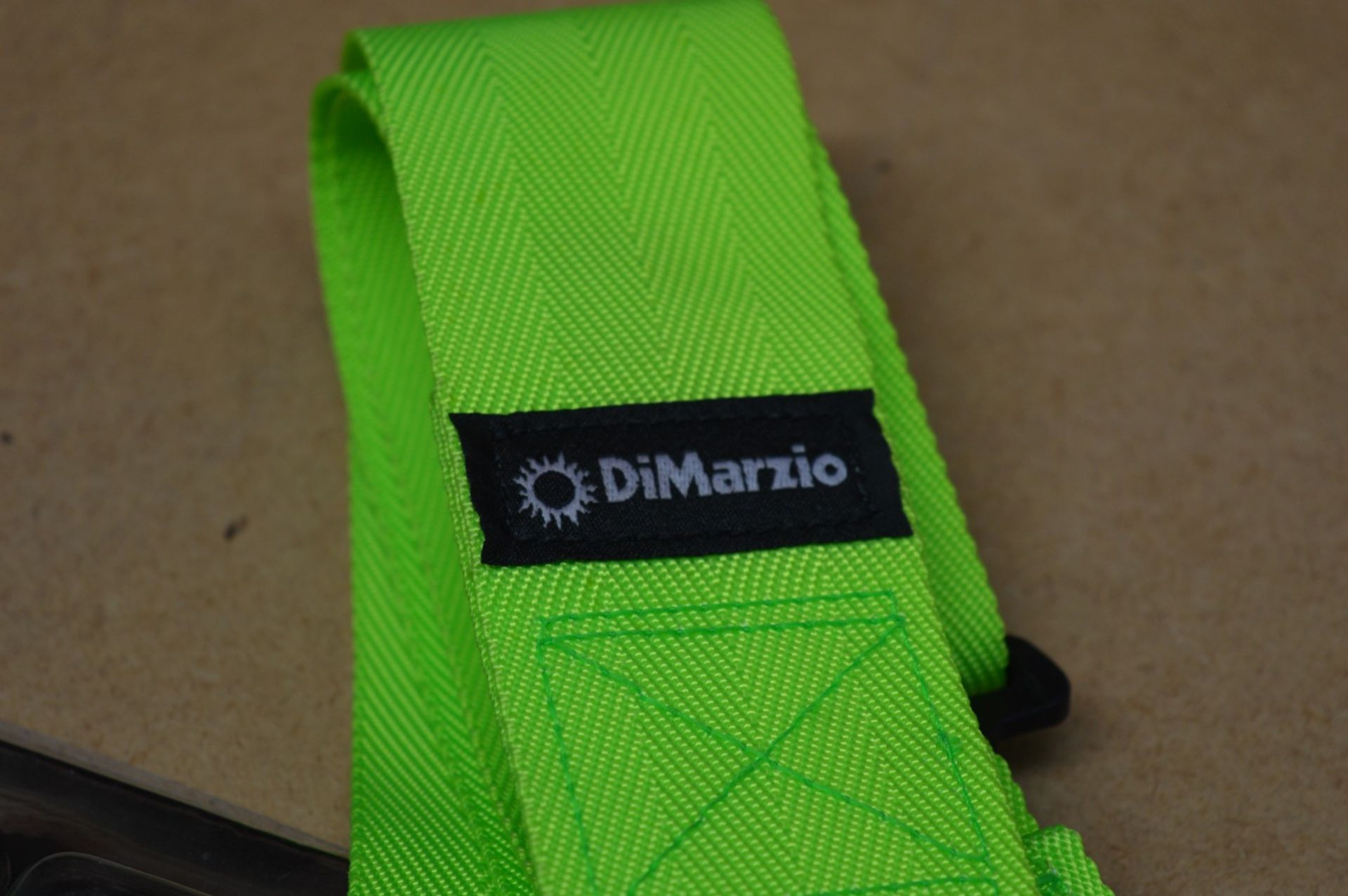 1 x DiMarzio Cliplock Guitar Strap in Neon Grean - Product Code DD2200GN - Premium Guitar Strap - Image 4 of 5