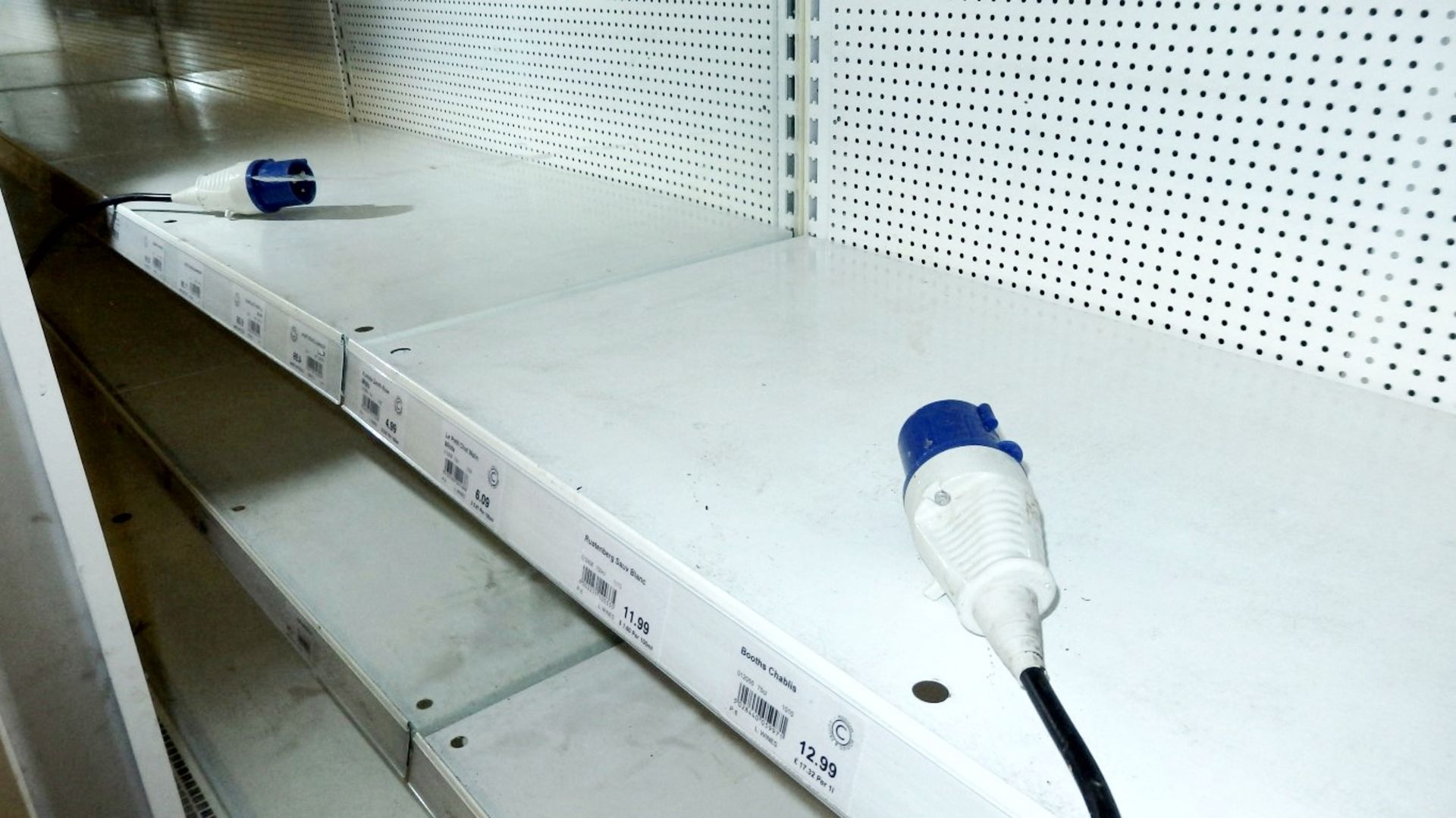 1 x Norpe Illuminated Display Chiller With Blind And Adjustable Shelving - Model: H522005 - Class - Image 5 of 9