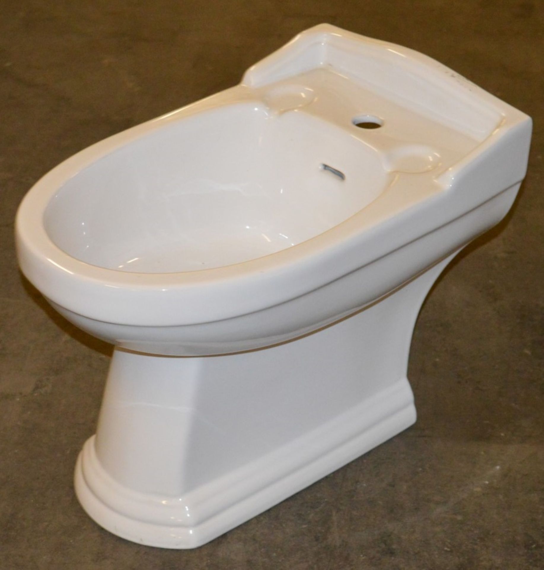 1 x Vogue Bathrooms DAVENPORT Bidet - Brand New Stock - Modern White Ceramic Bathroom Stock -