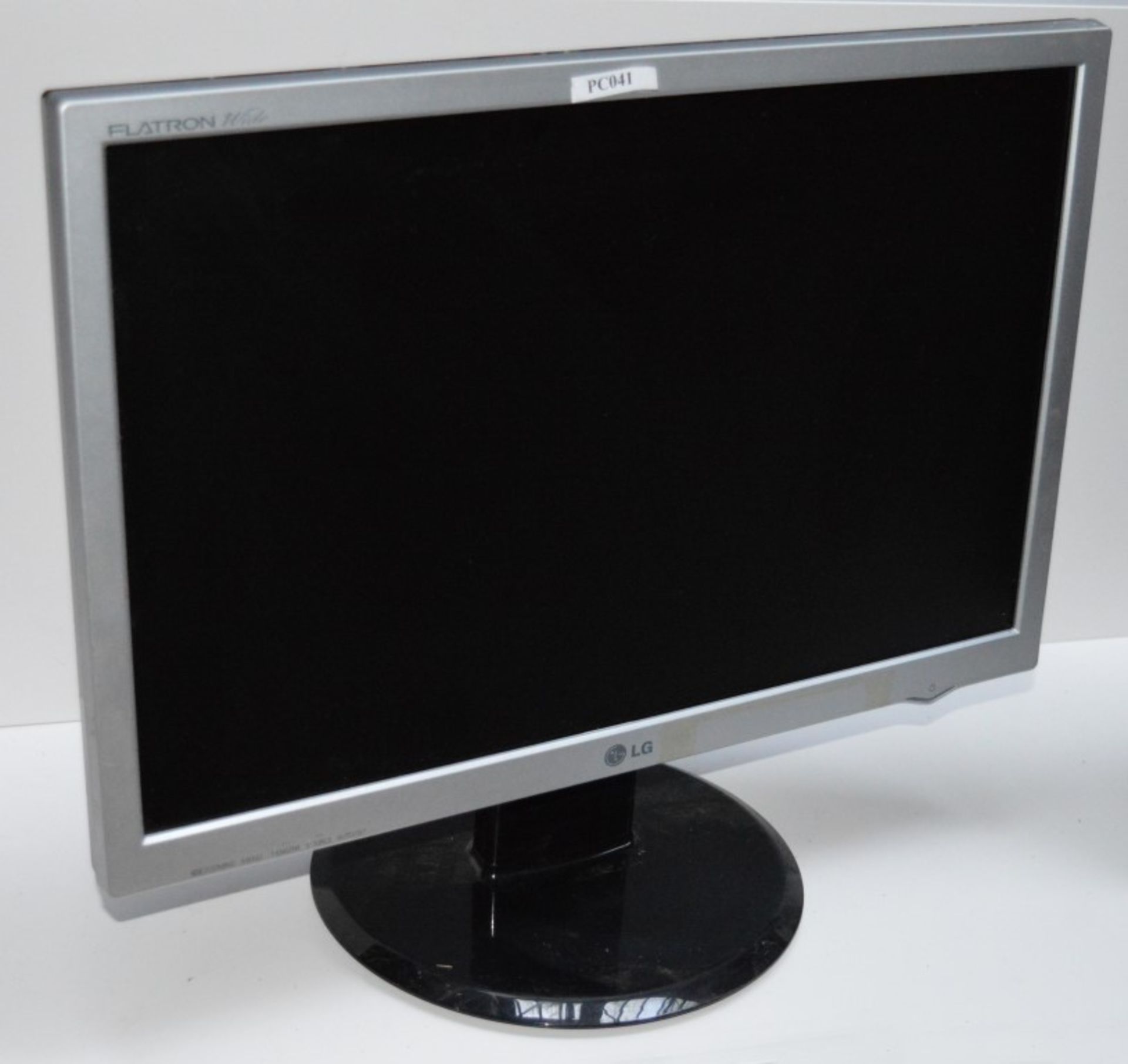1 x LG Flatron L206WTQ 20 Inch Flat Screen Monitor - Without Cables (Requires Kettle Lead For