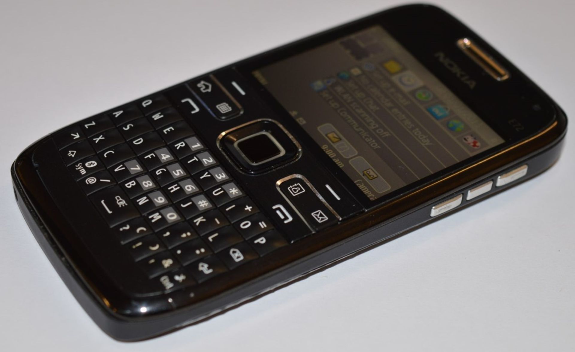 1 x Nokia E72 Mobile Phone Handset With Charger - Features Qwerty Keyboard, 600mhz CPU, 250mb - Image 4 of 6