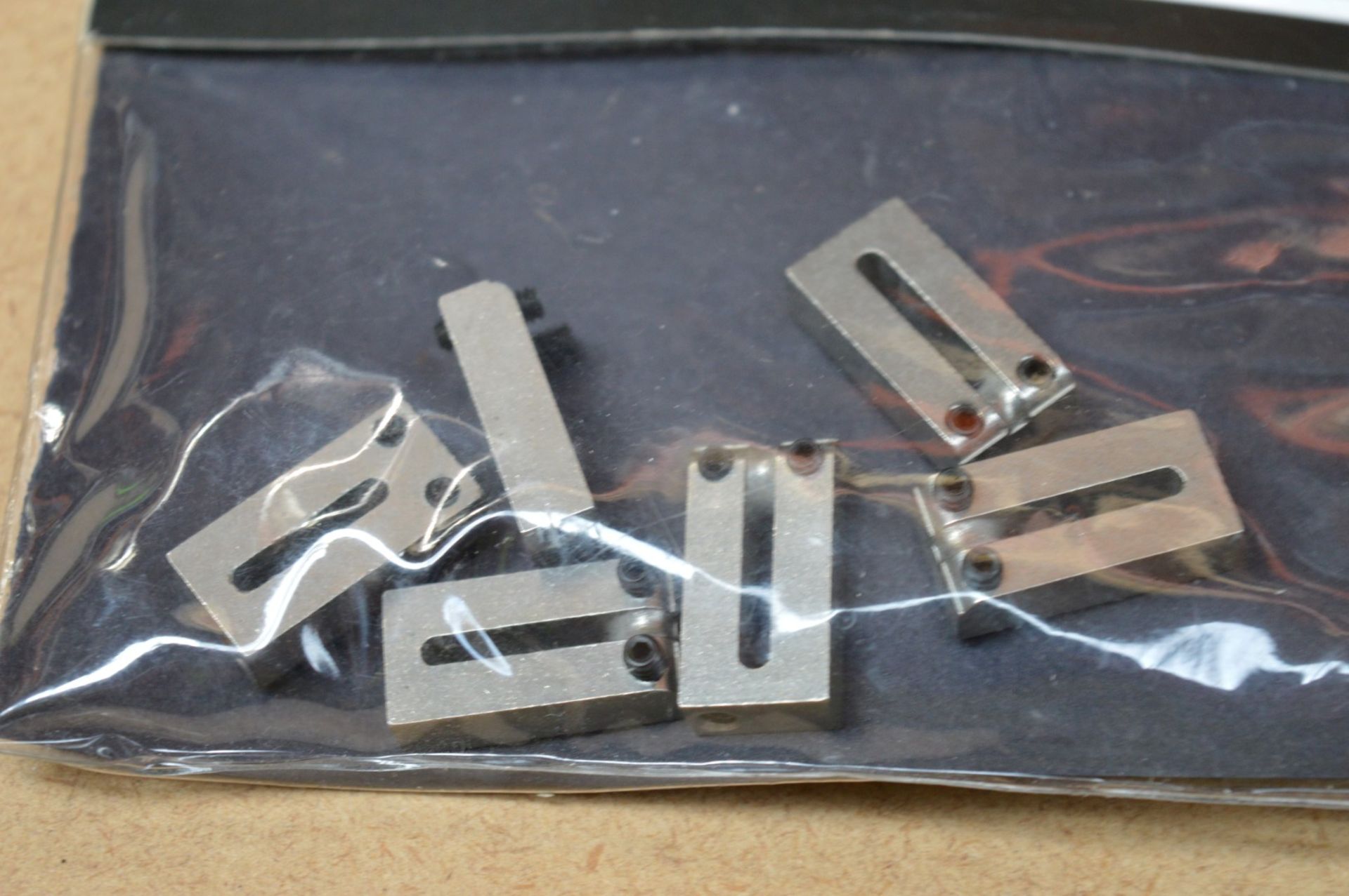 1 x Genuine Fender AM Series Bridge Sections - Part No 099-0840-000 - CL020 - Made in the USA - - Image 3 of 4