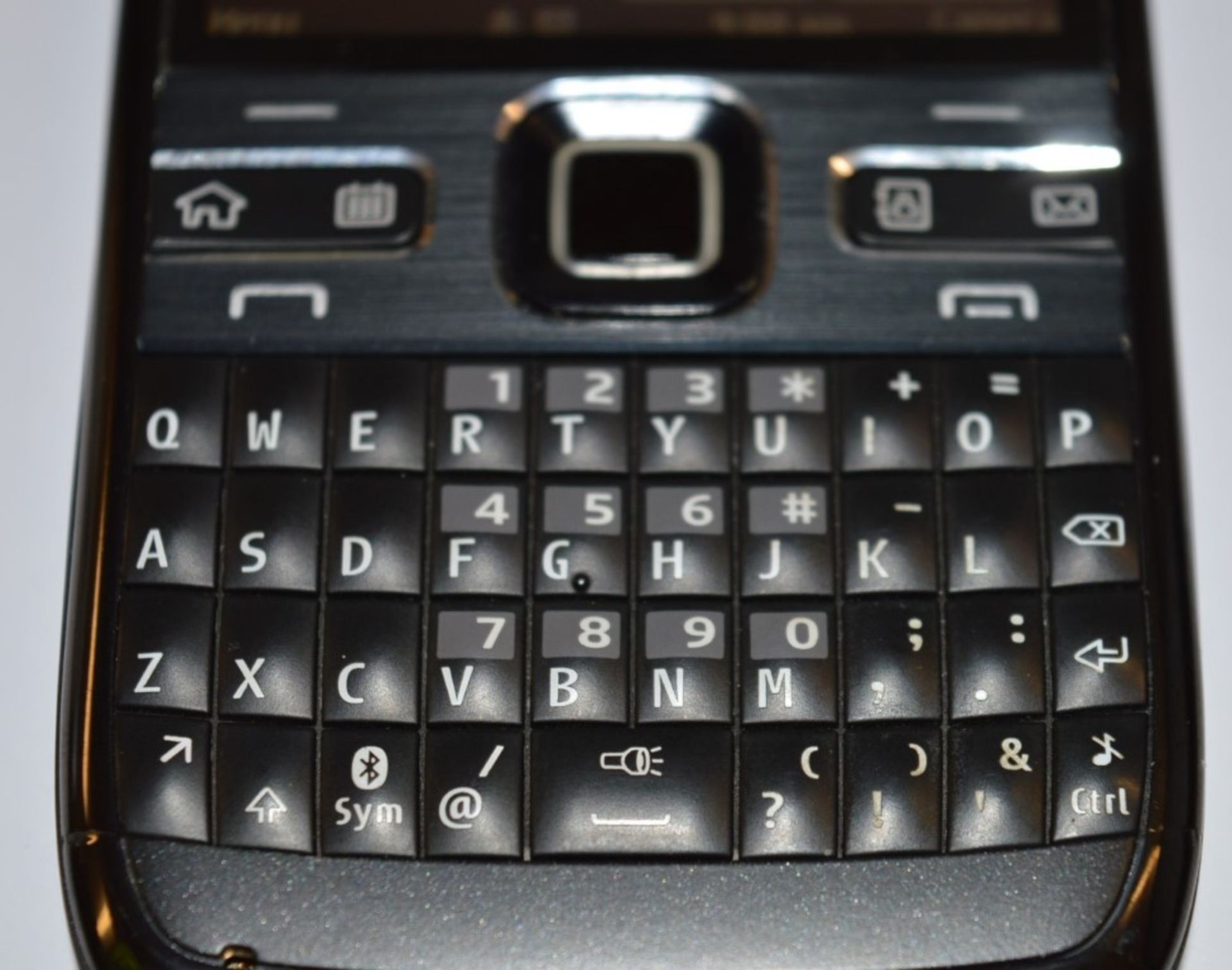 1 x Nokia E72 Mobile Phone Handset With Charger - Features Qwerty Keyboard, 600mhz CPU, 250mb - Image 3 of 6