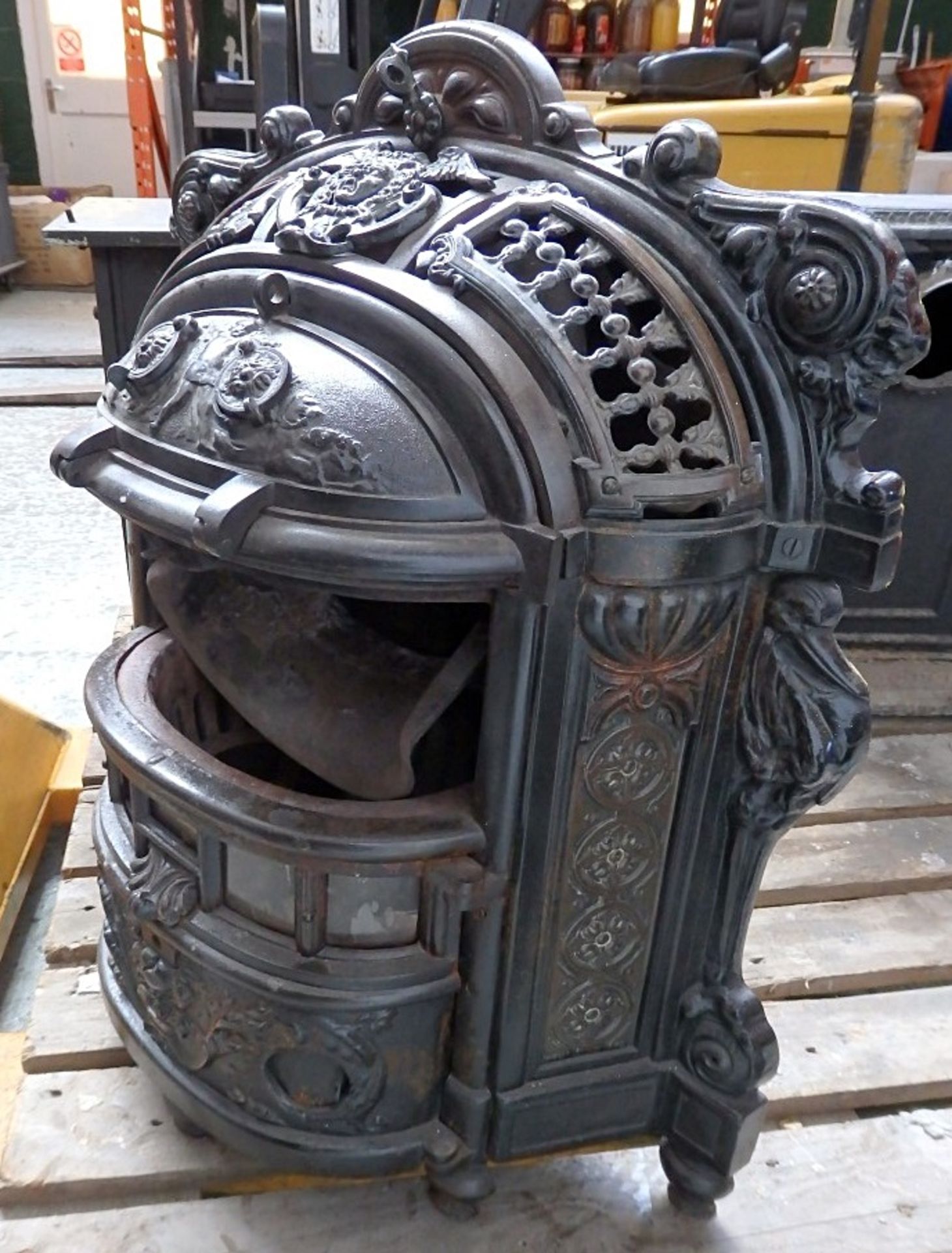 1 x Reclaimed Antique Ornate Cast Iron Fireplace - Dimensions: H65 x W60 x D30cm - Ref VI001 - CL150 - Image 3 of 12