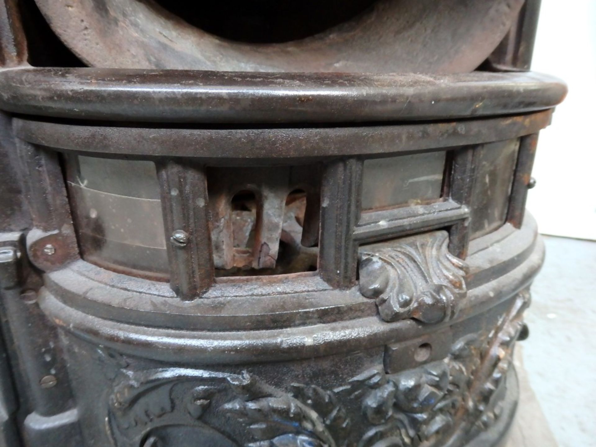 1 x Reclaimed Antique Ornate Cast Iron Fireplace - Dimensions: H65 x W60 x D30cm - Ref VI001 - CL150 - Image 6 of 12