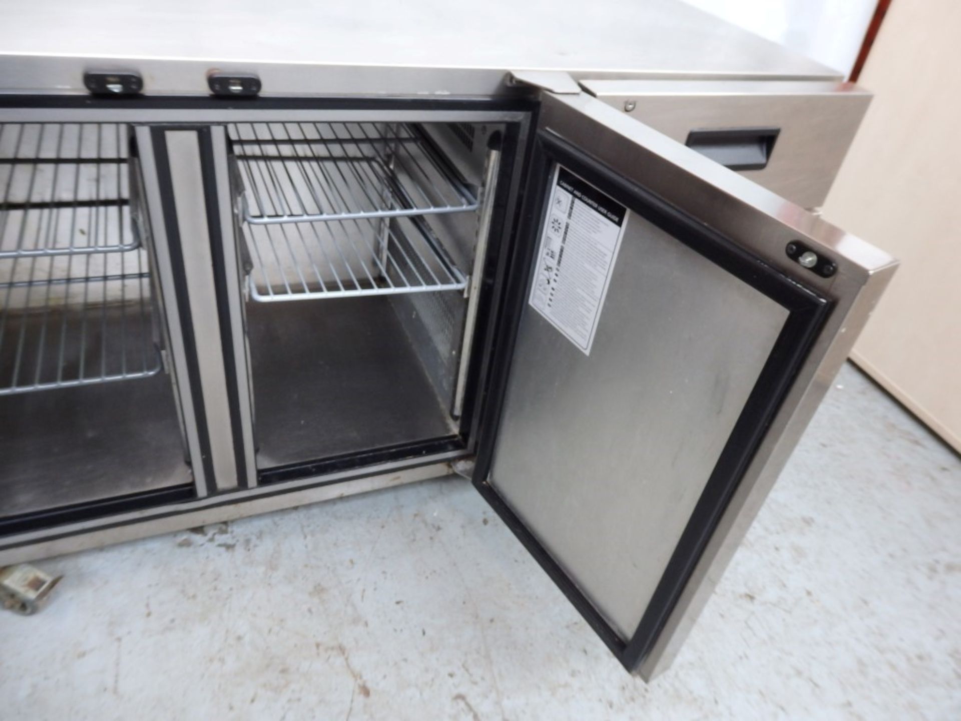 1 x FOSTER Commercial Undercounter Refrigerator With 2-Door Storage, Drawer And Stainless Steel - Image 6 of 14