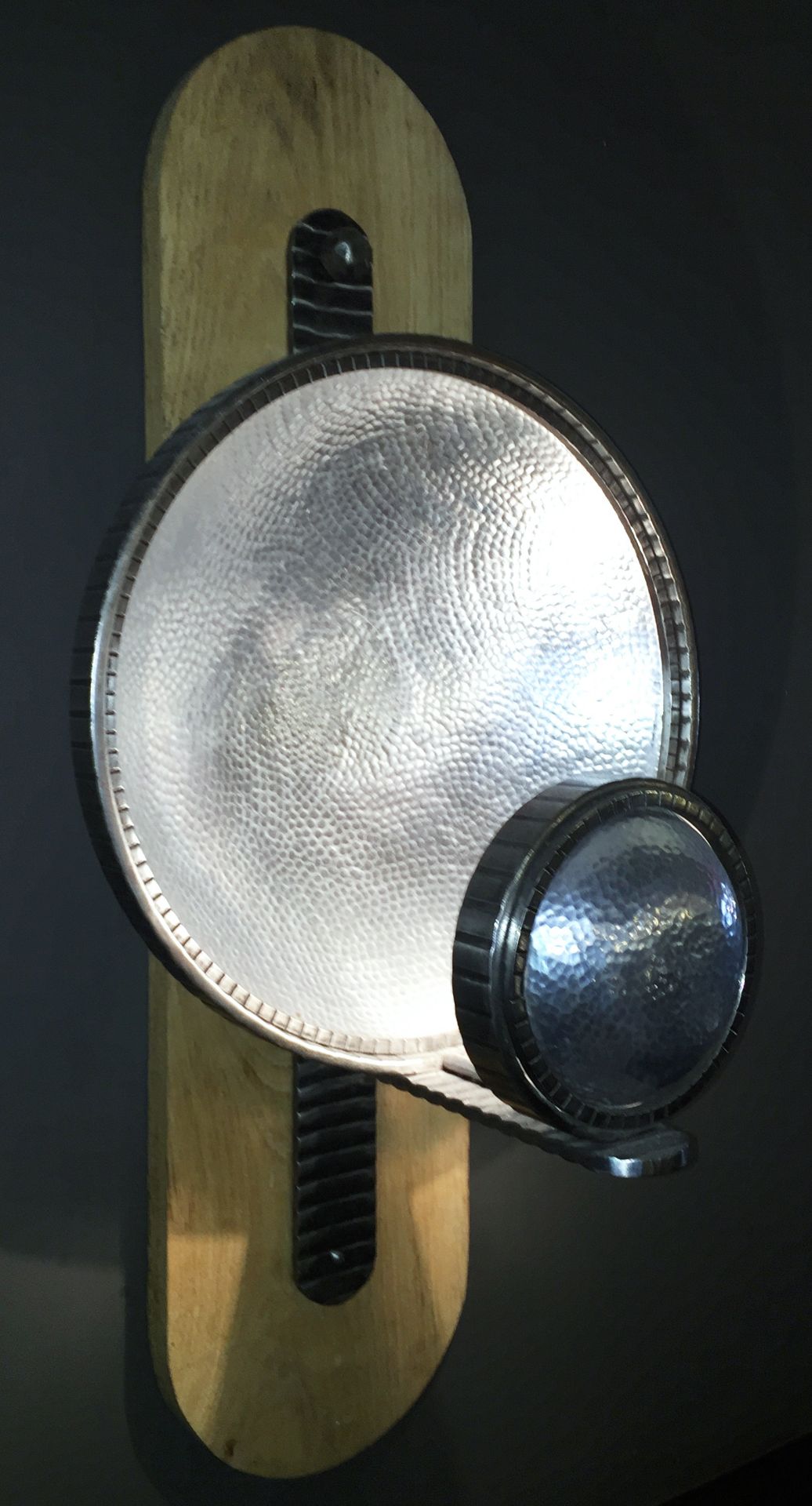 1 x Stunning Rustic Wall Sconce Light - Rustic Mounted Plank With Large Pitted Reflector - Ideal For