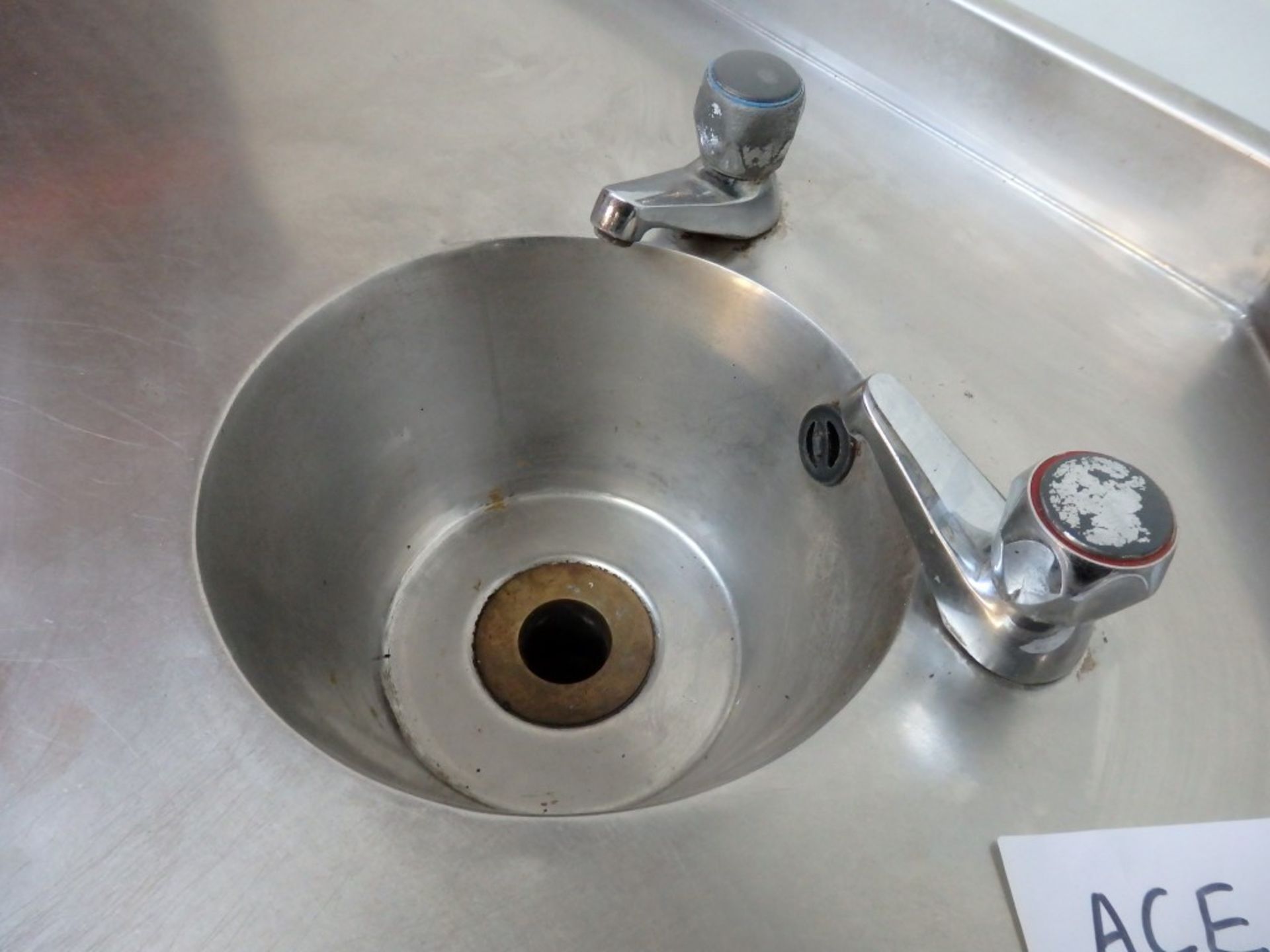 1 x Stainless Steel Free-standing Sink Basin Unit With Hot and Cold Taps - H87 x W130 x D50 cms - - Image 2 of 4