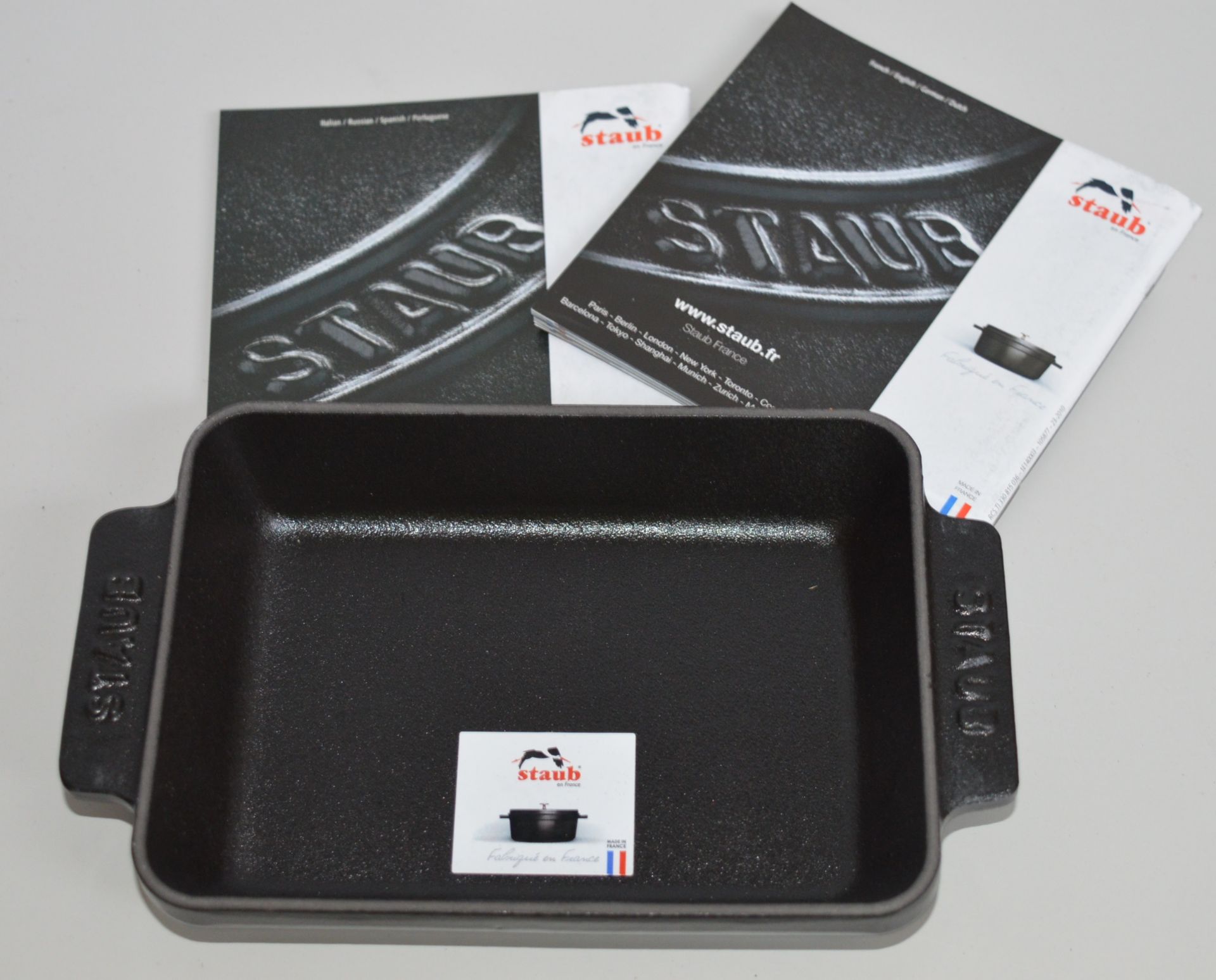 1 x Staub Cast Iron Mini Rectangular Basking Roasting Dish - New Boxed Stock - CL158 - Attractive - Image 7 of 9