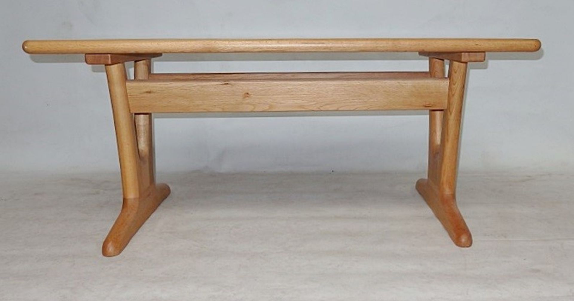 1 x Wooden Table With a Modern Curved Design - Dimensions: W120 x H52 x D60cm - Ref: DB037 - CL122 - - Image 2 of 6