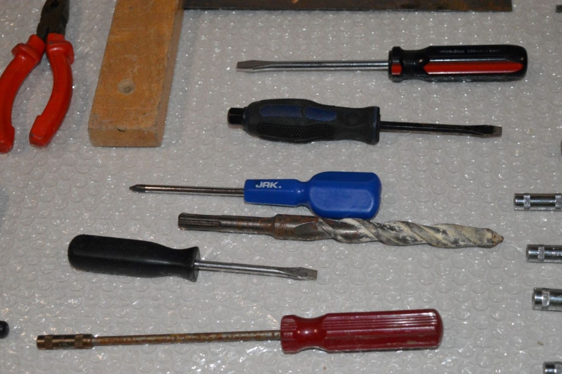 54 x Various Hand Tools Iincluding Screwdrivers, Saws, Bores, Drill Bits, Allen Keys, Hex Head Screw - Image 9 of 15