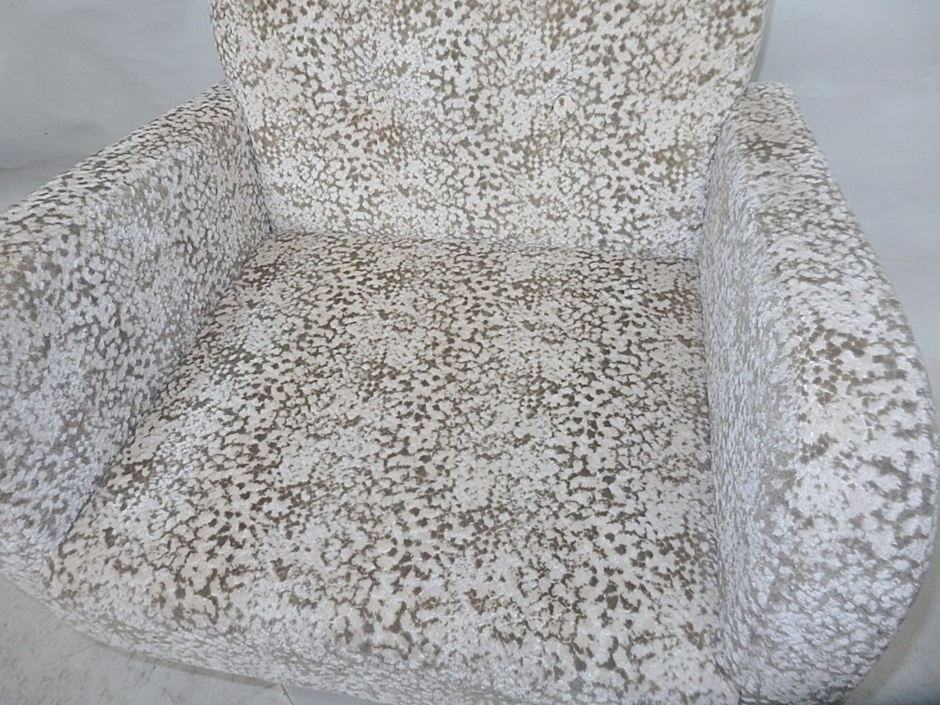 1 x Small Bespoke Swivel Chair - Upholstered In A Rich Mottled Chenille - Dimensions: W x H x D cm - - Image 3 of 5