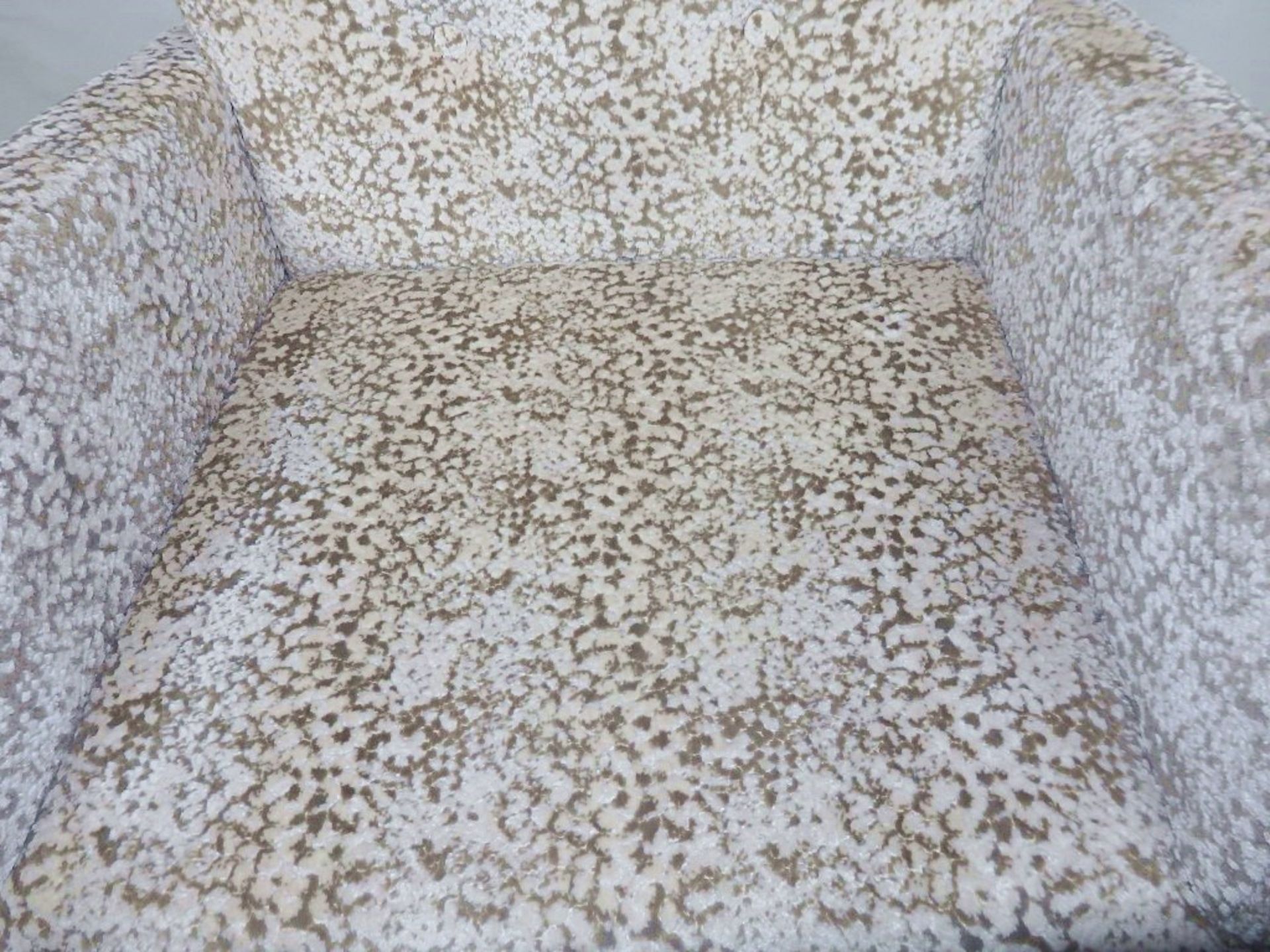 1 x Small Bespoke Swivel Chair - Upholstered In A Rich Mottled Chenille - Dimensions: W x H x D cm - - Image 5 of 5
